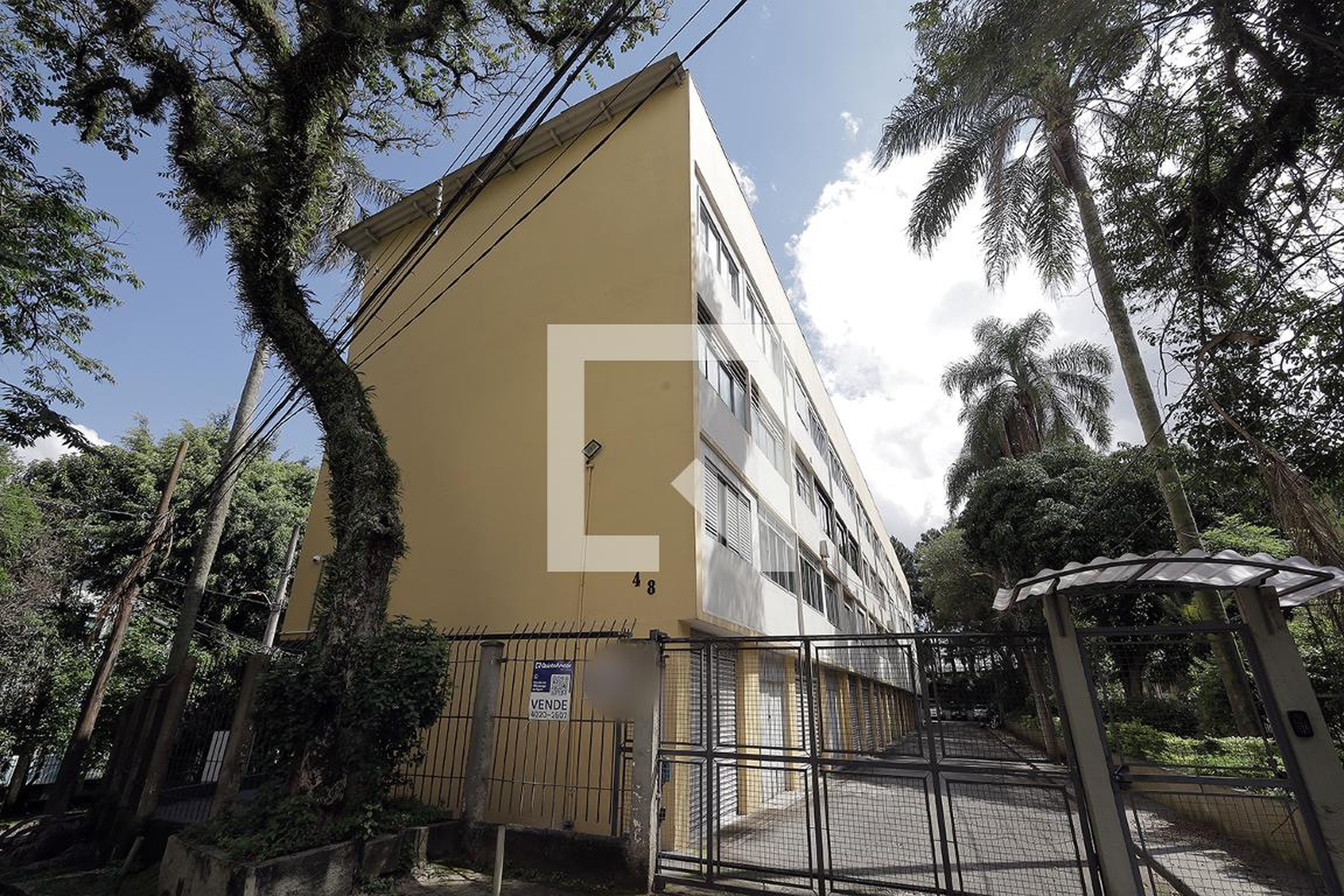 Fachada Condomínio em Rua Marques de Caravela, 48