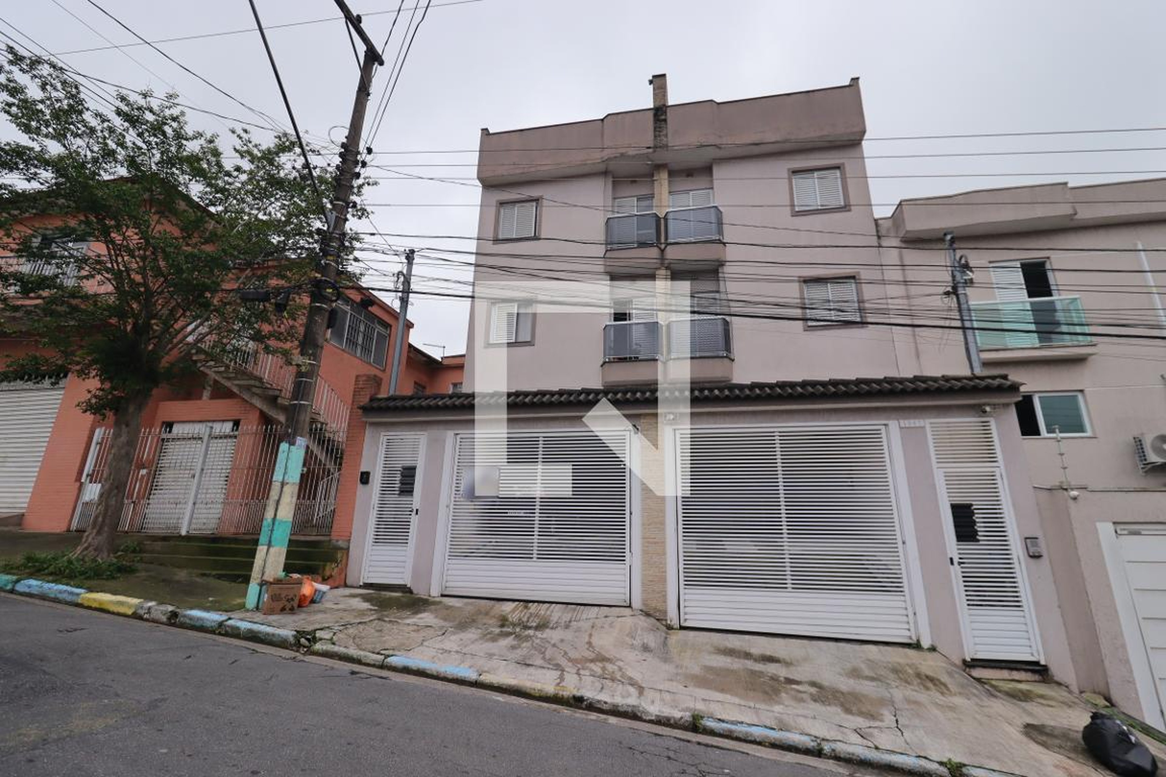 Fachada Condomínio em Rua Estônia, 1063