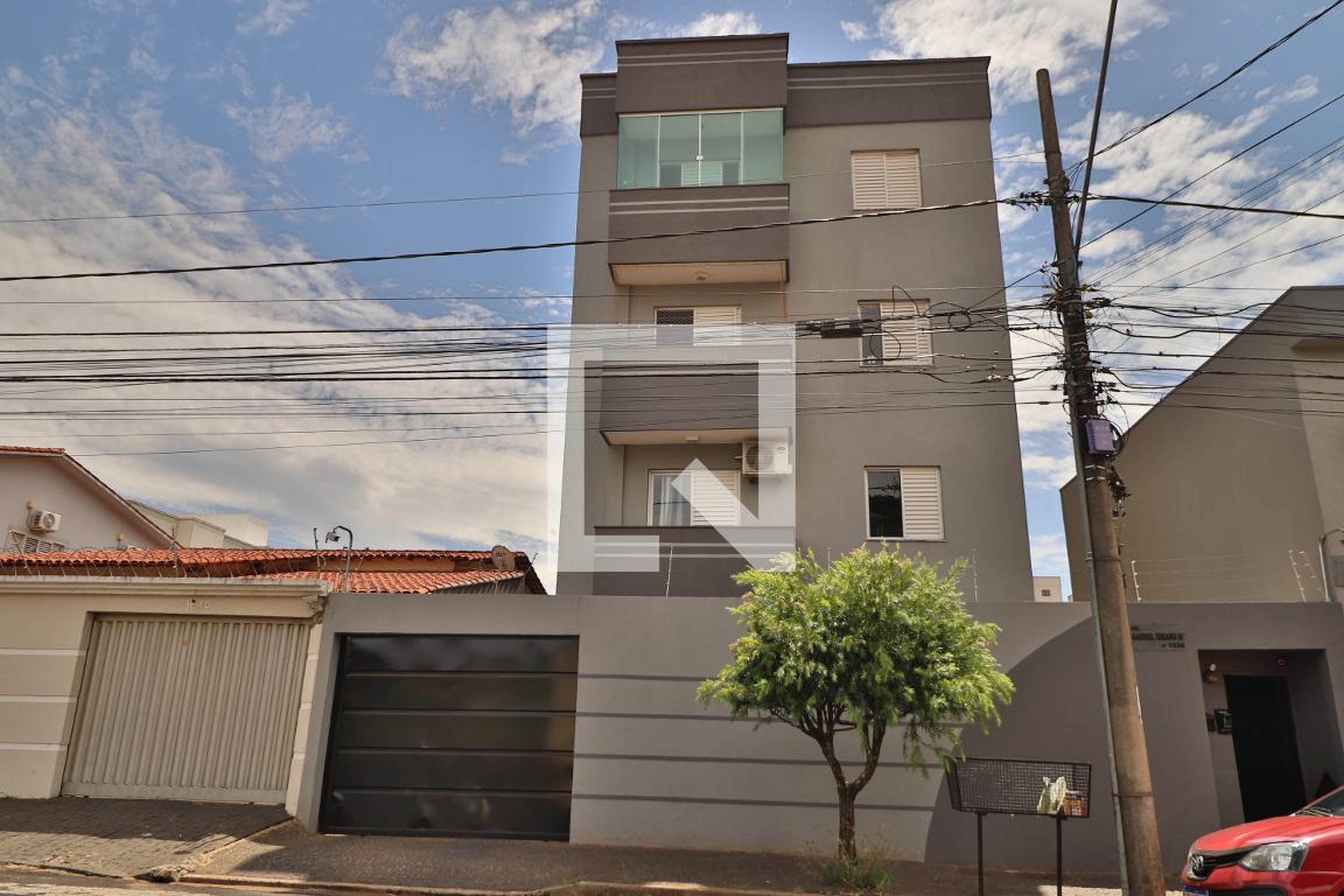 Fachada Condomínio em Rua Alberto Alves Cabral, 1036