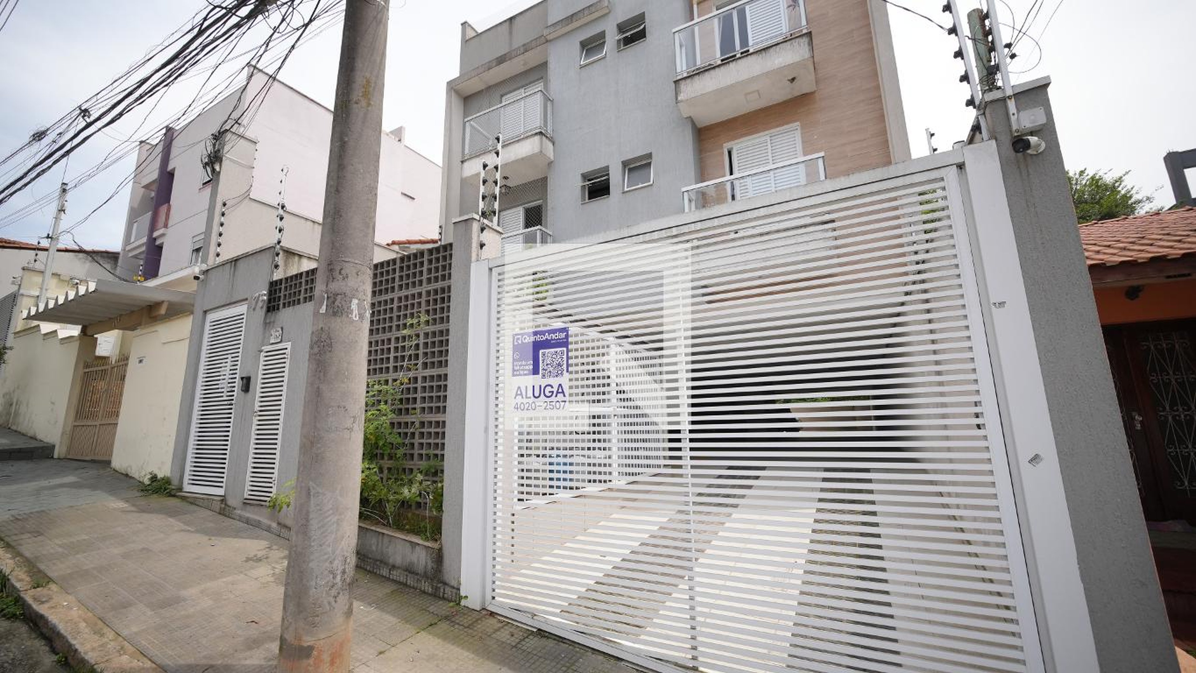 Fachada do Prédio Condomínio em Rua Rodolfo Santiago, 478