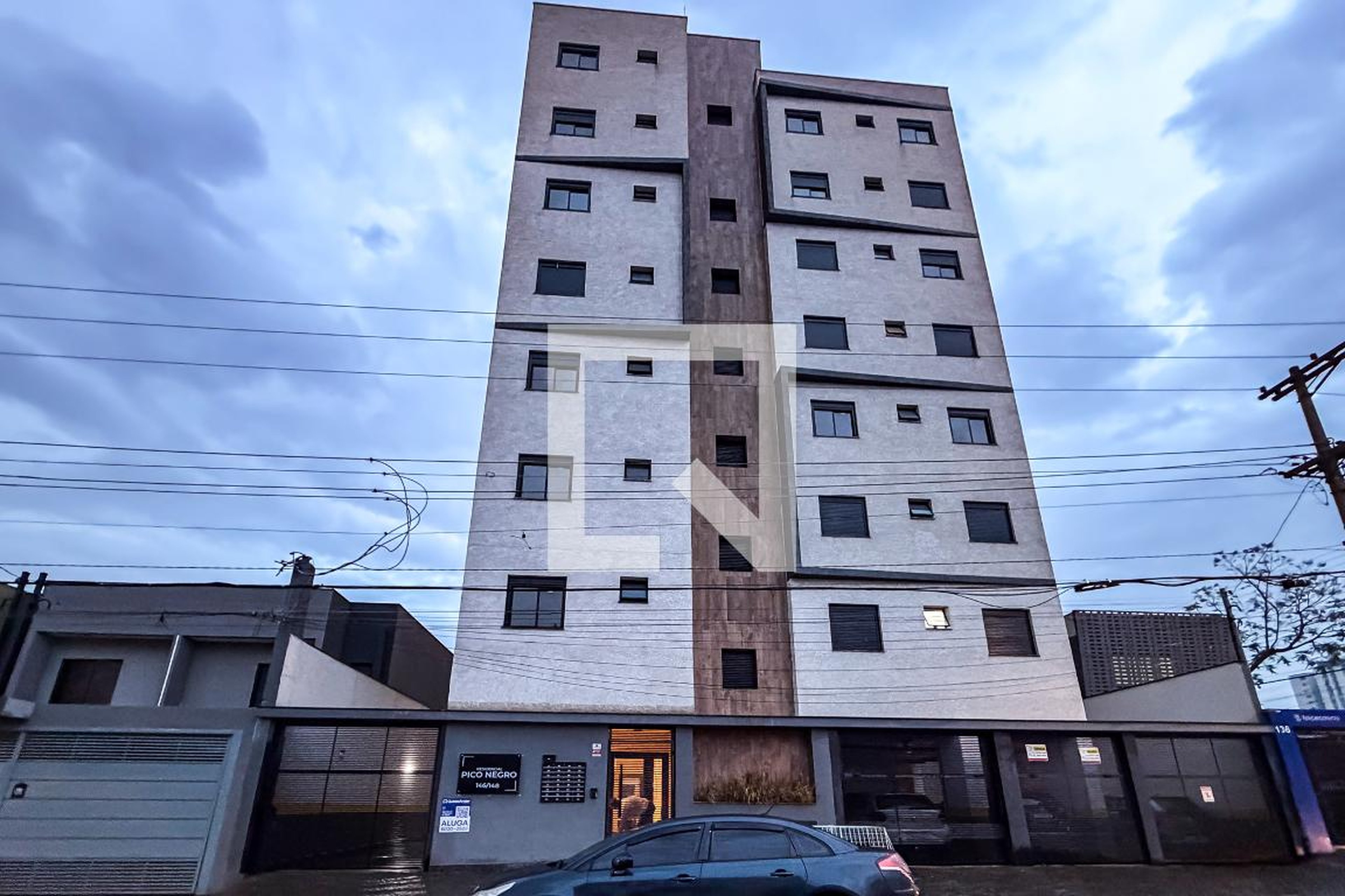 Fachada Condomínio em Rua Pico Negro, 34