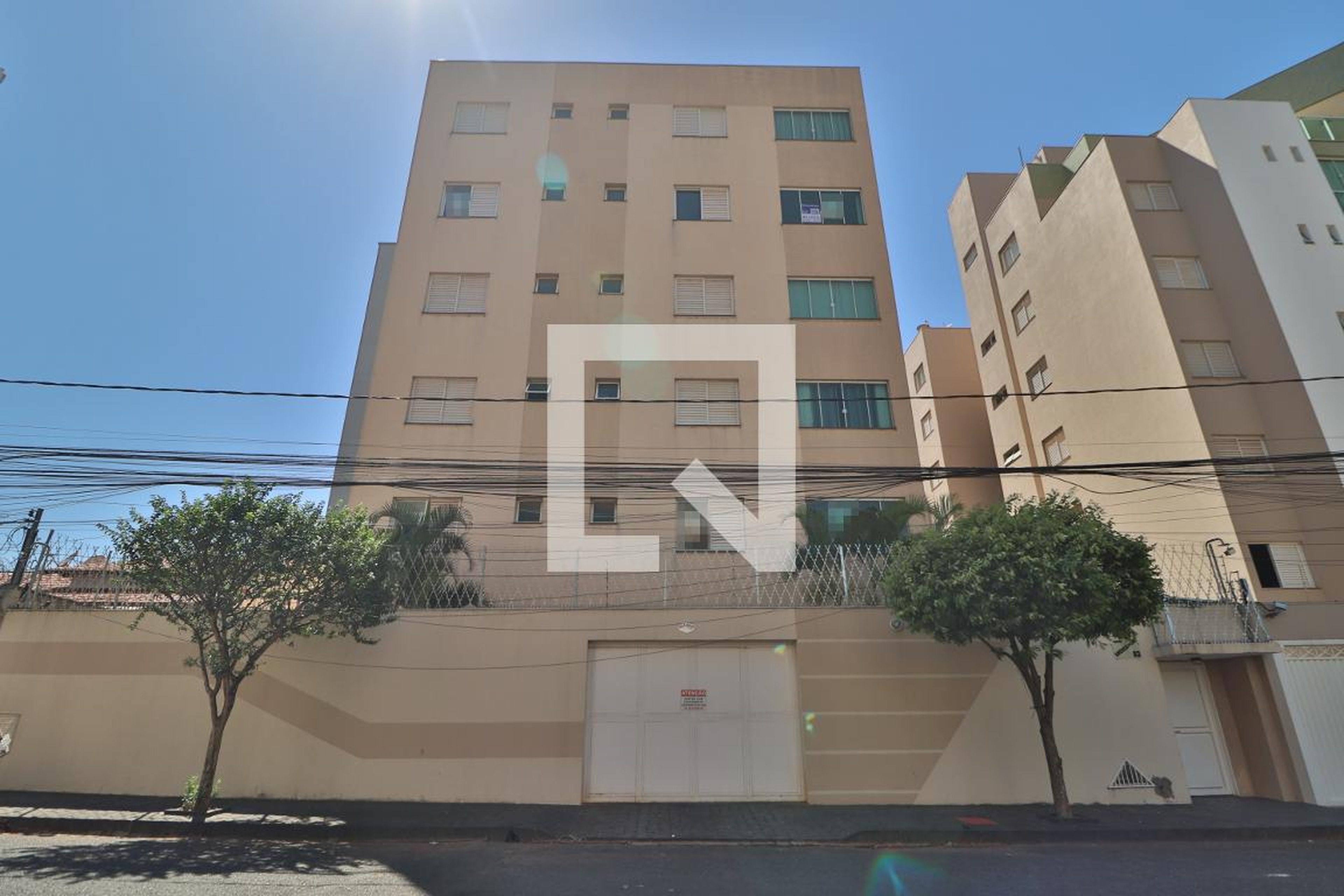 Fachada Condomínio em Rua Maria Dória Cunha, 83