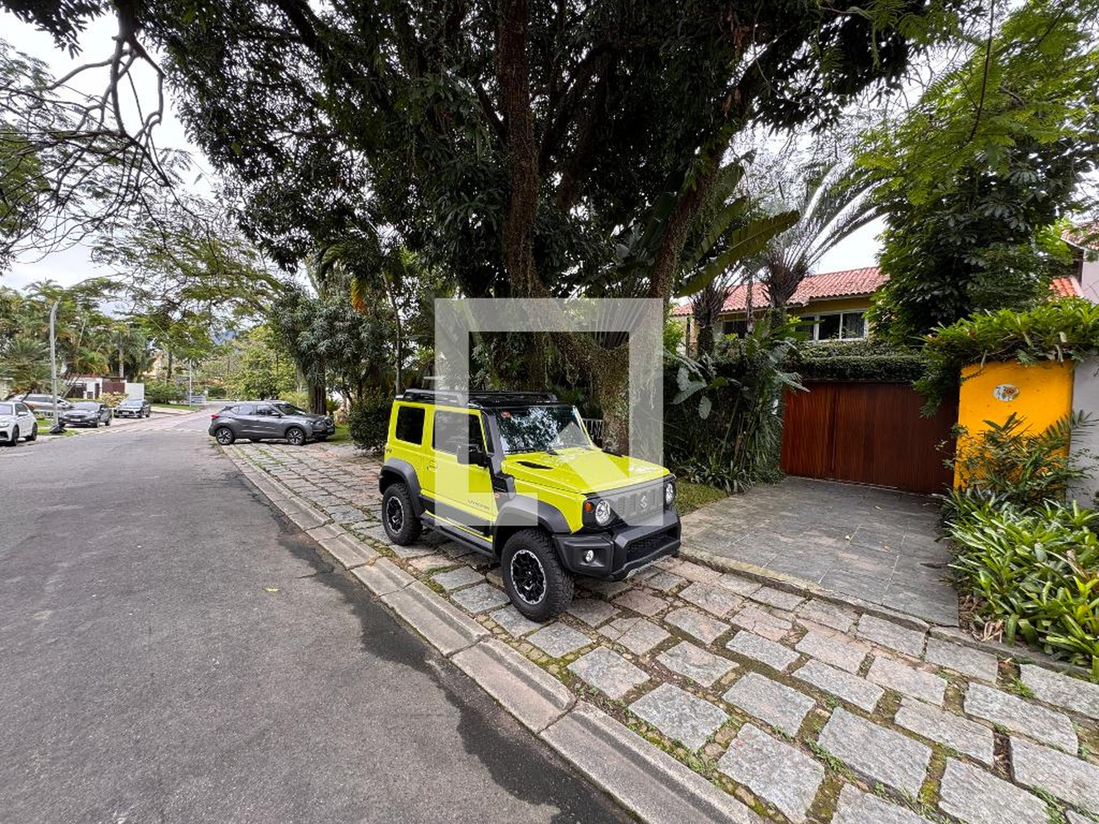 Fachada Condomínio em Rua Abel da Silva, 77