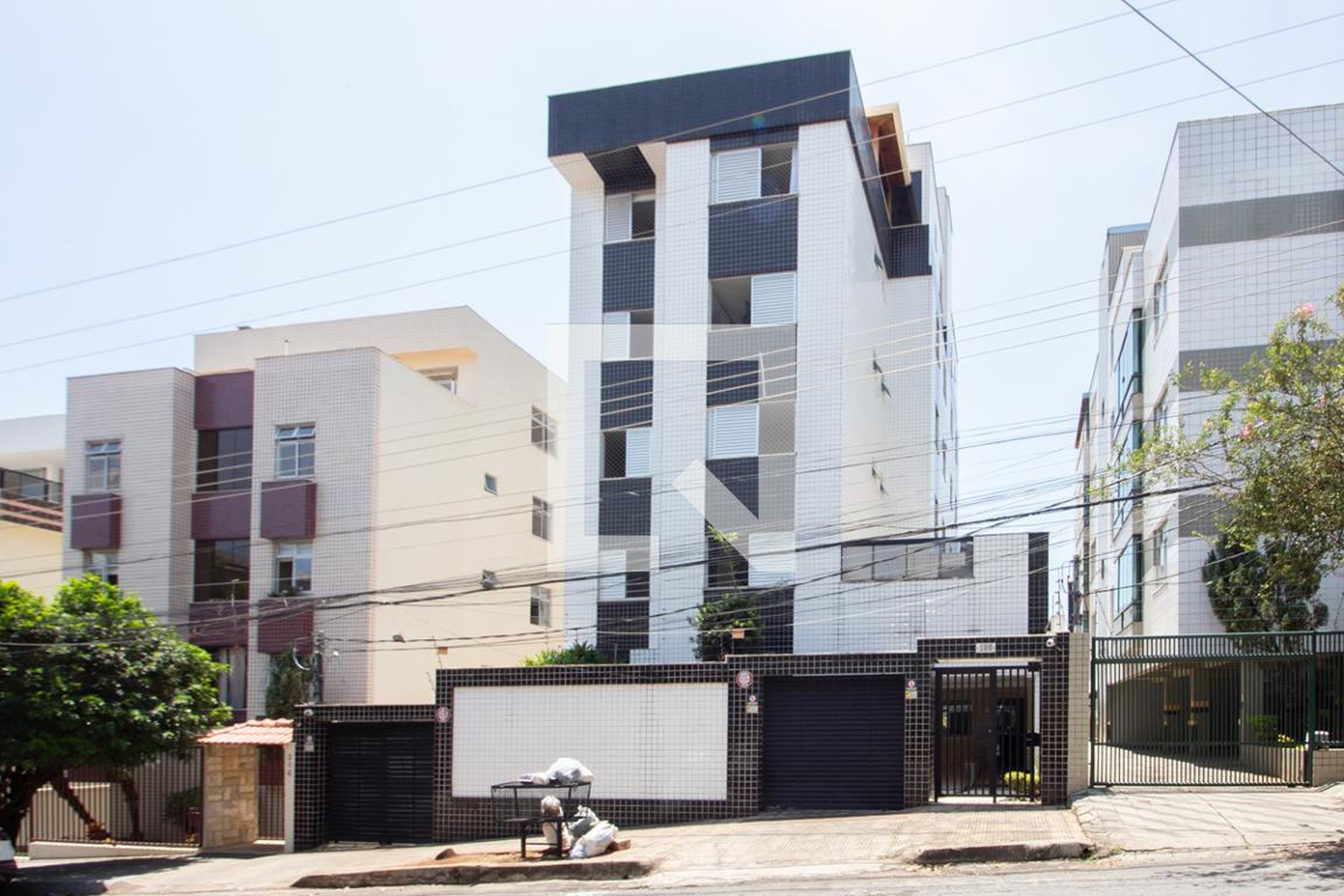 Fachada Condomínio em Rua Cantor Luiz Gonzaga, 198