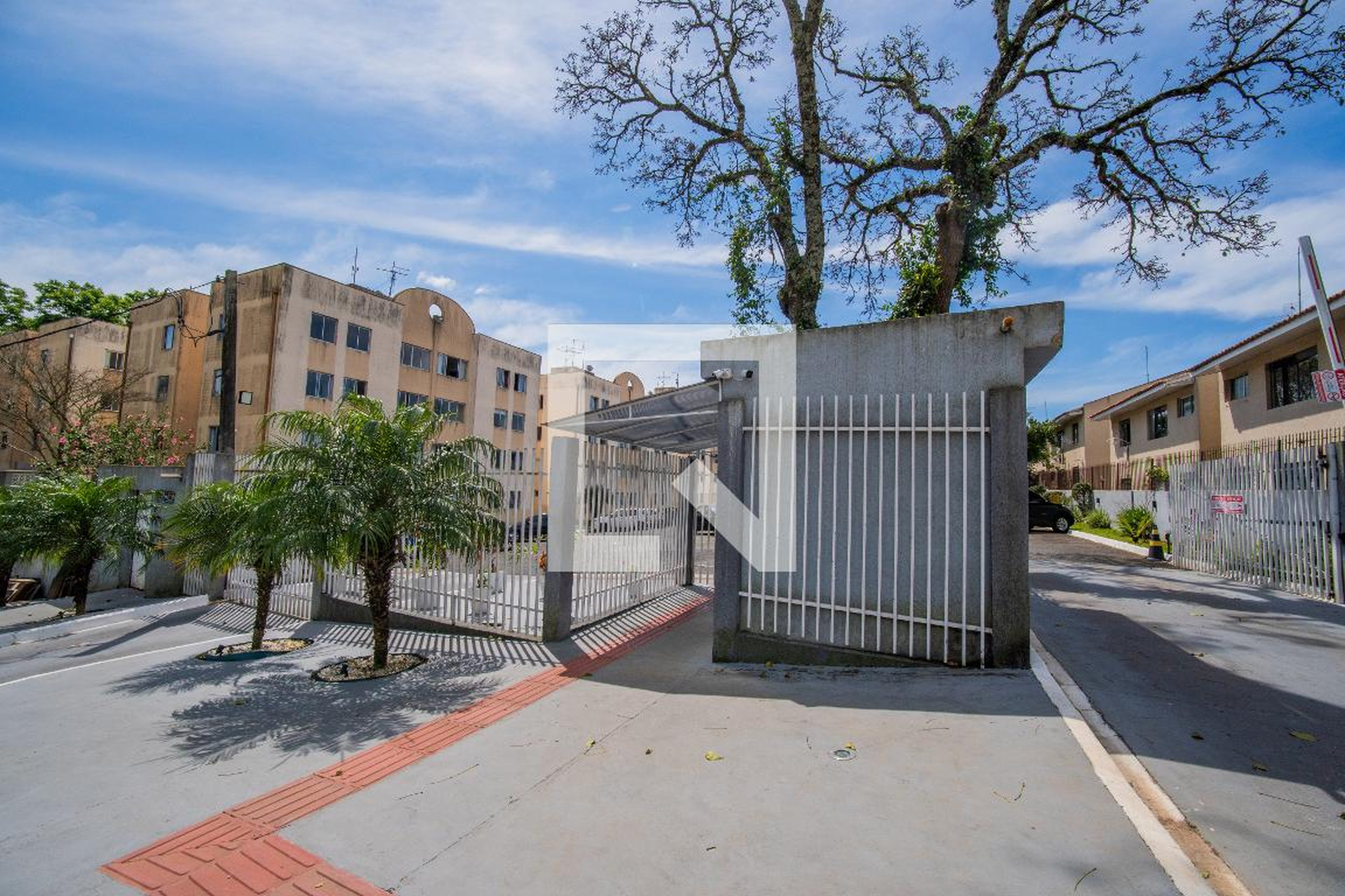 Fachada Condomínio em Rua Rosamélia de Oliveira, 29
