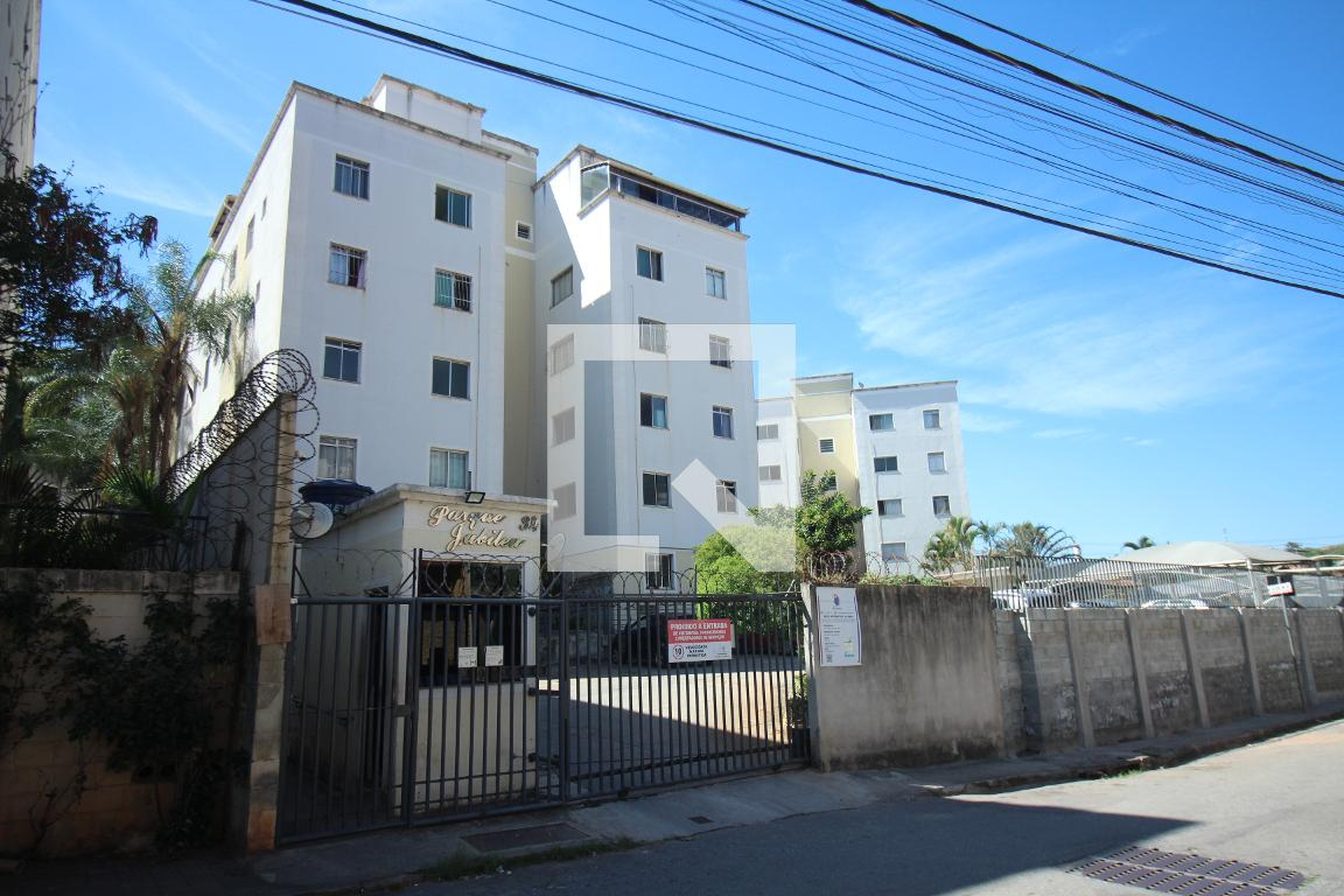 Fachada Condomínio em Rua Monte Carmelo, 34