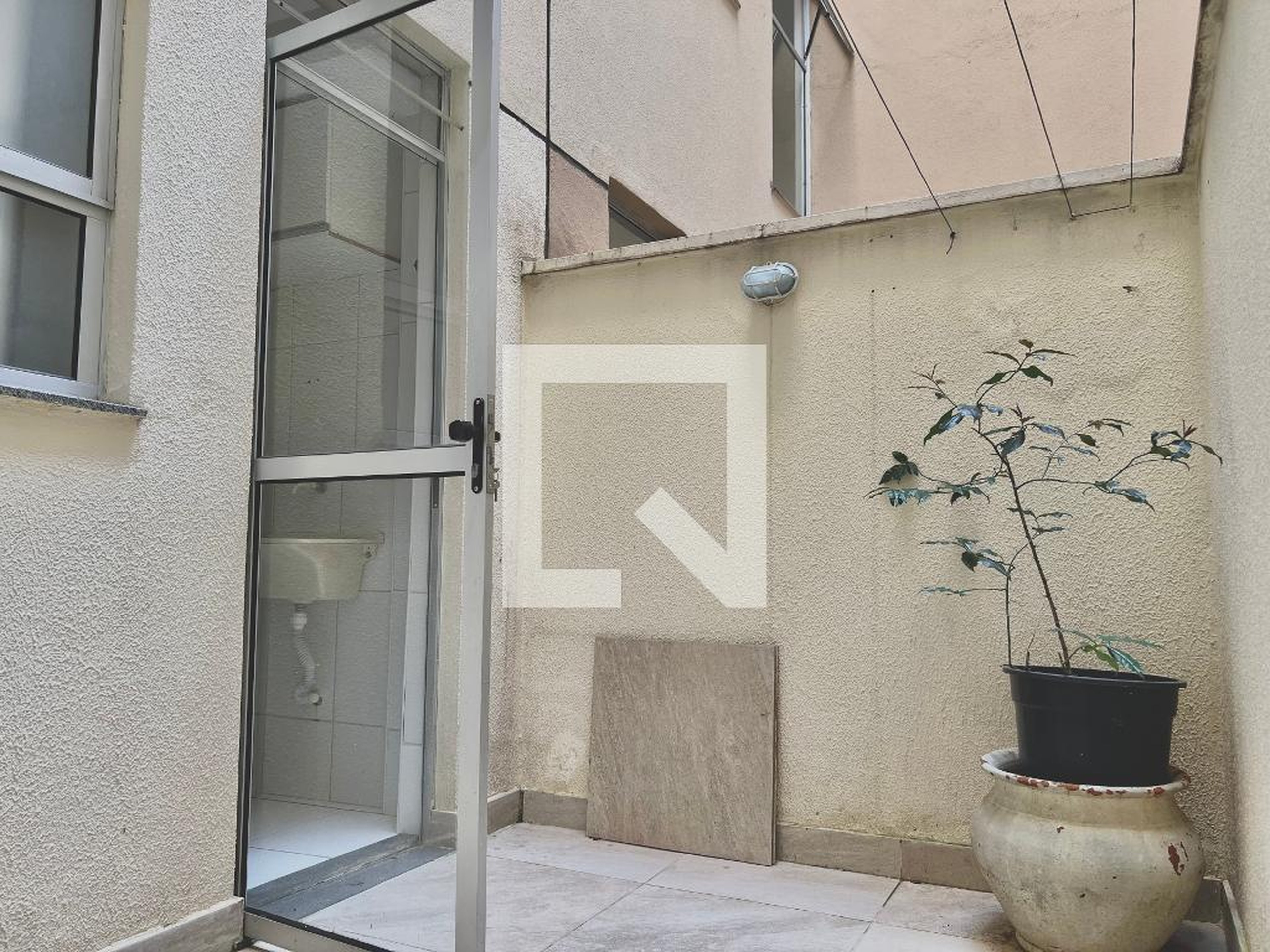 Área externa Edificio Jardim das Violetas