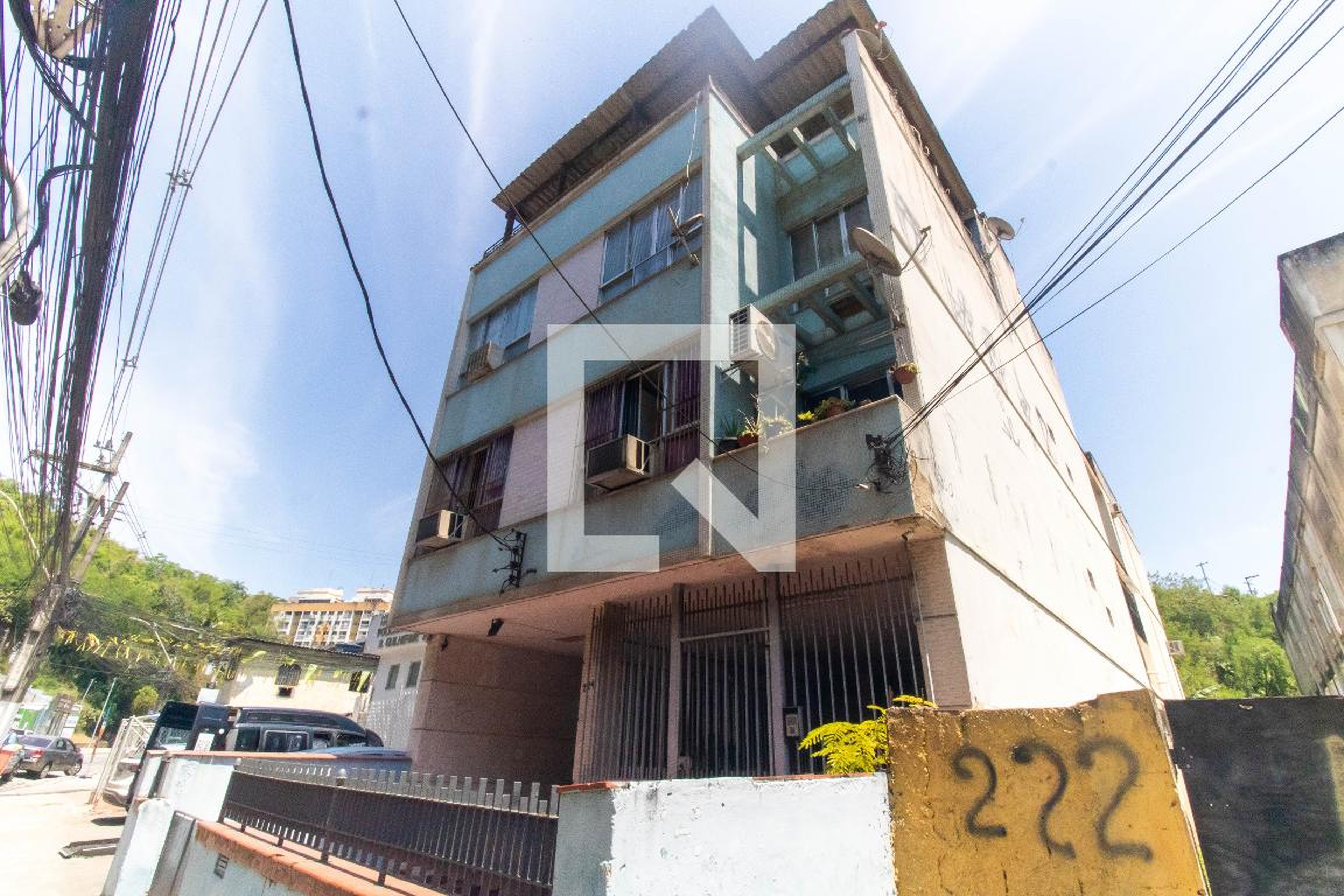Fachada Condomínio em Rua Desembargador Lima Castro, 224