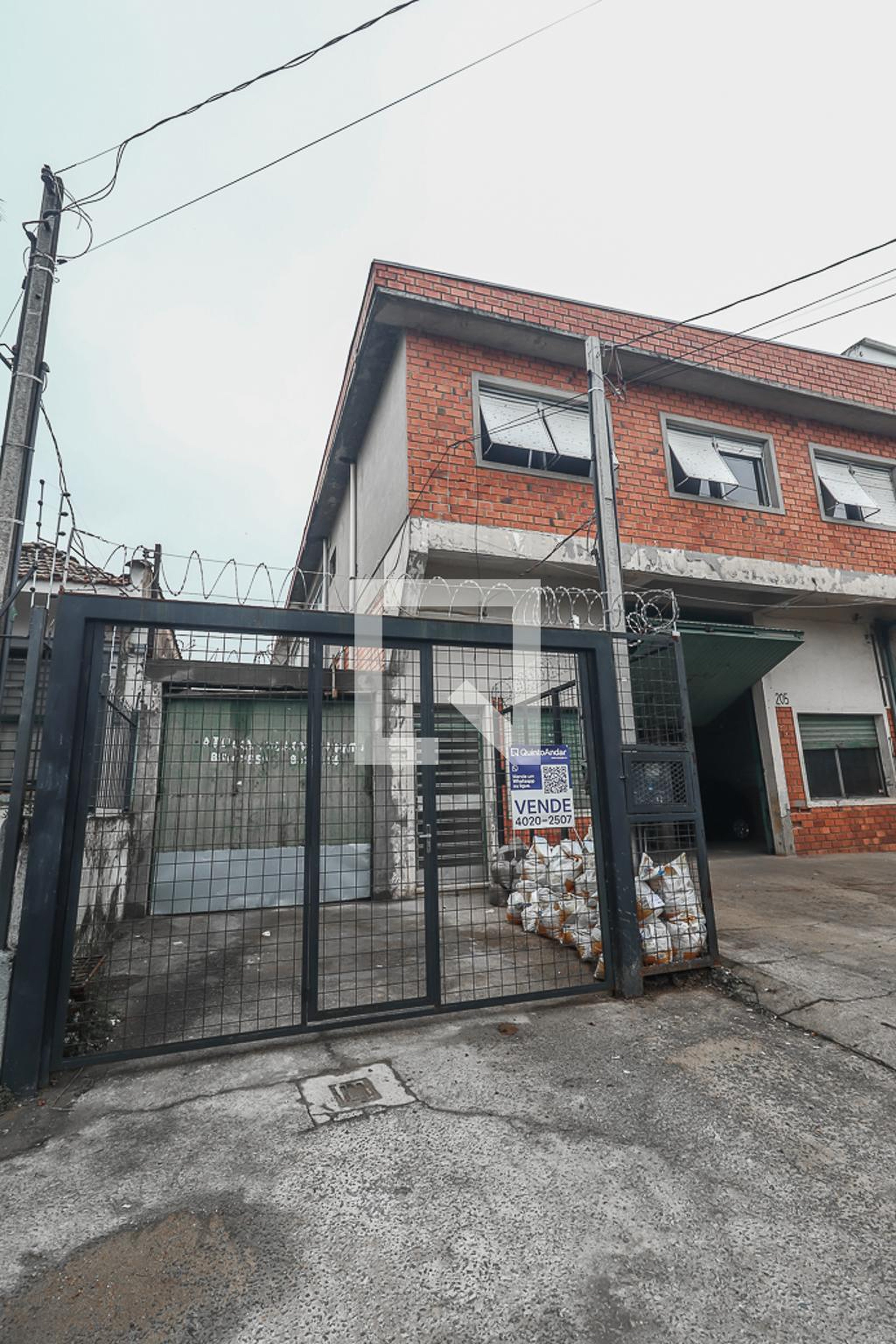 Fachada Condomínio em Rua Santos Pedroso, 207