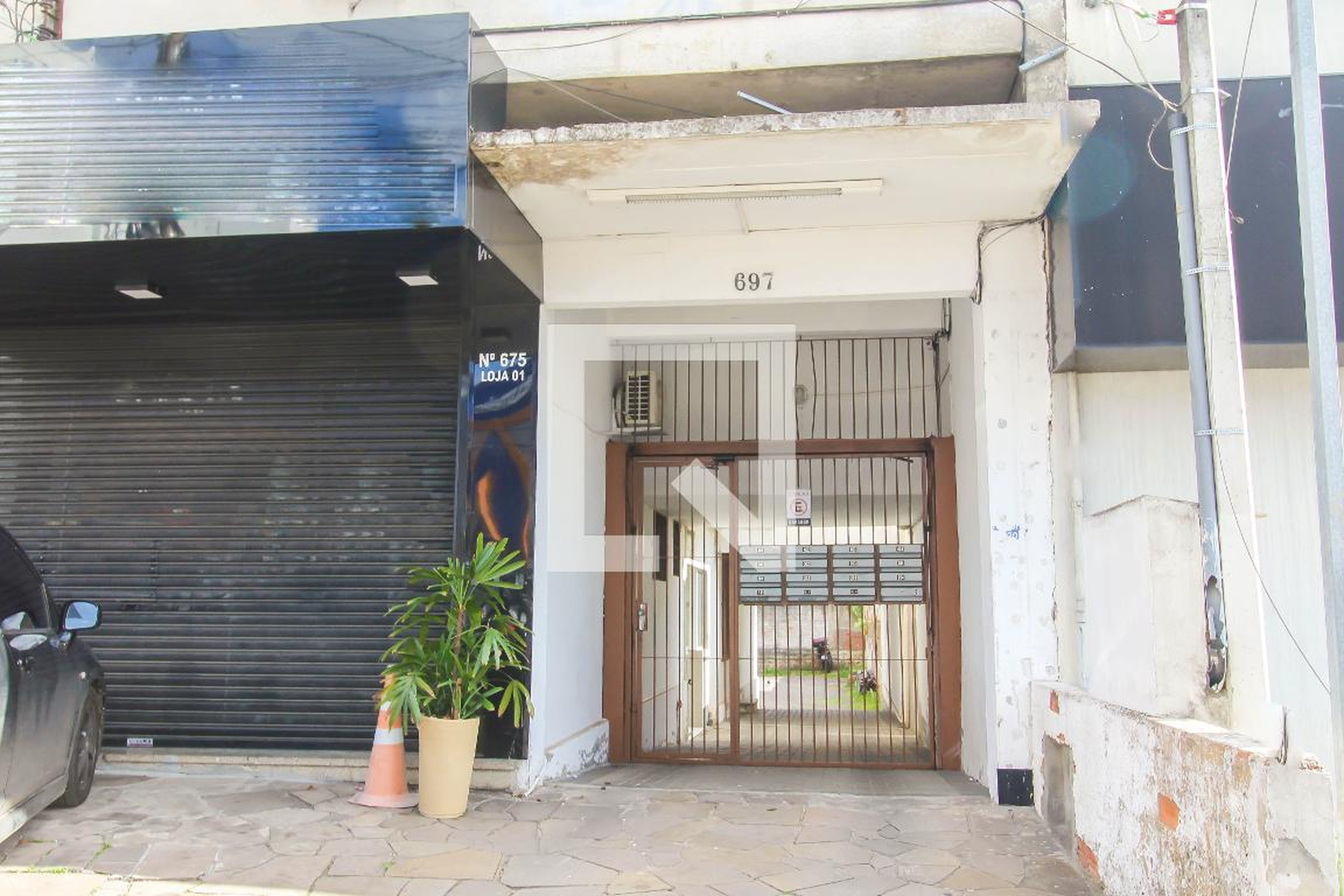 Fachada Condomínio em Avenida Santos Ferreira, 697