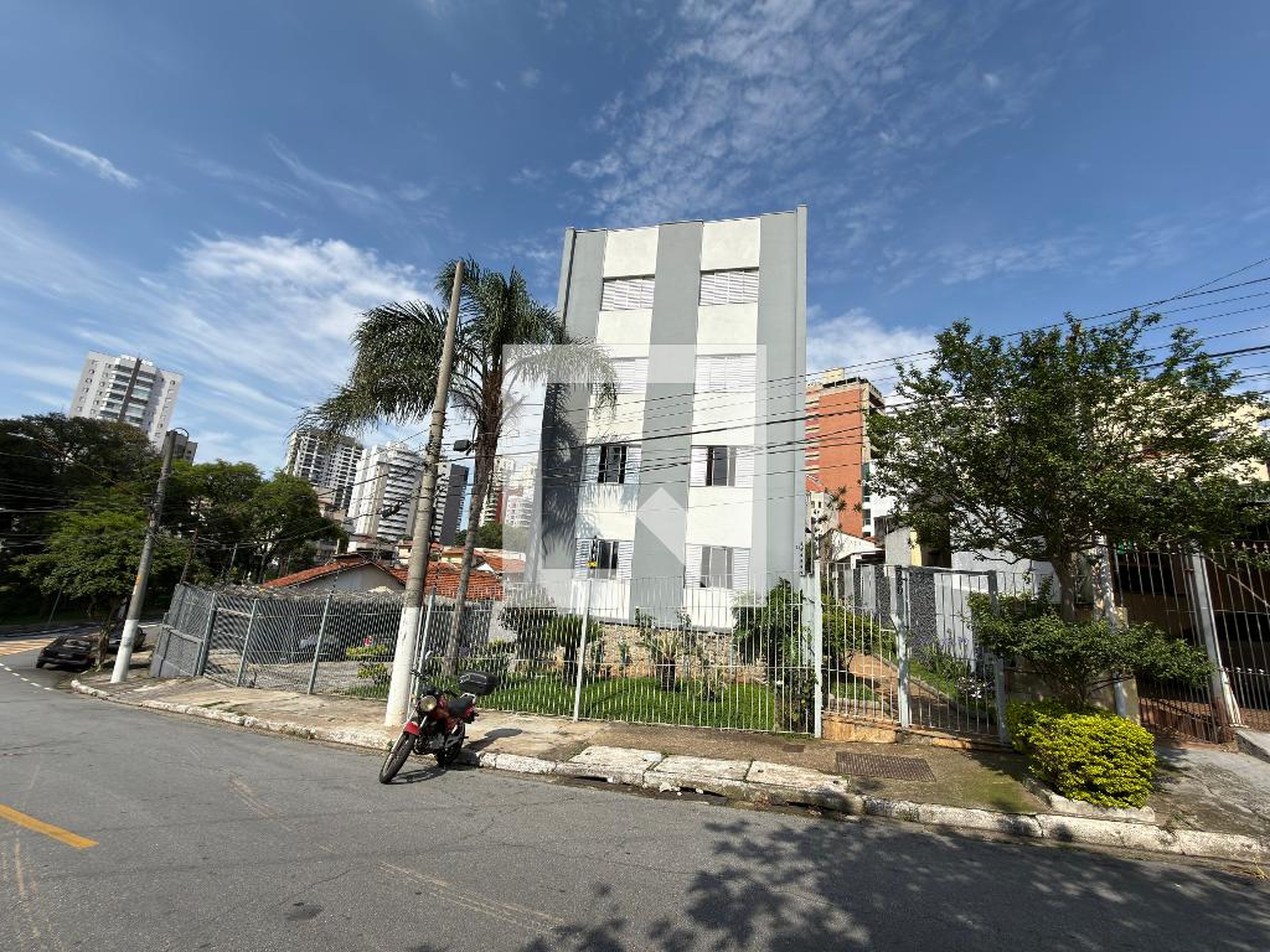 Fachada Condomínio em Rua Engenheiro Isaac Garcêz, 580