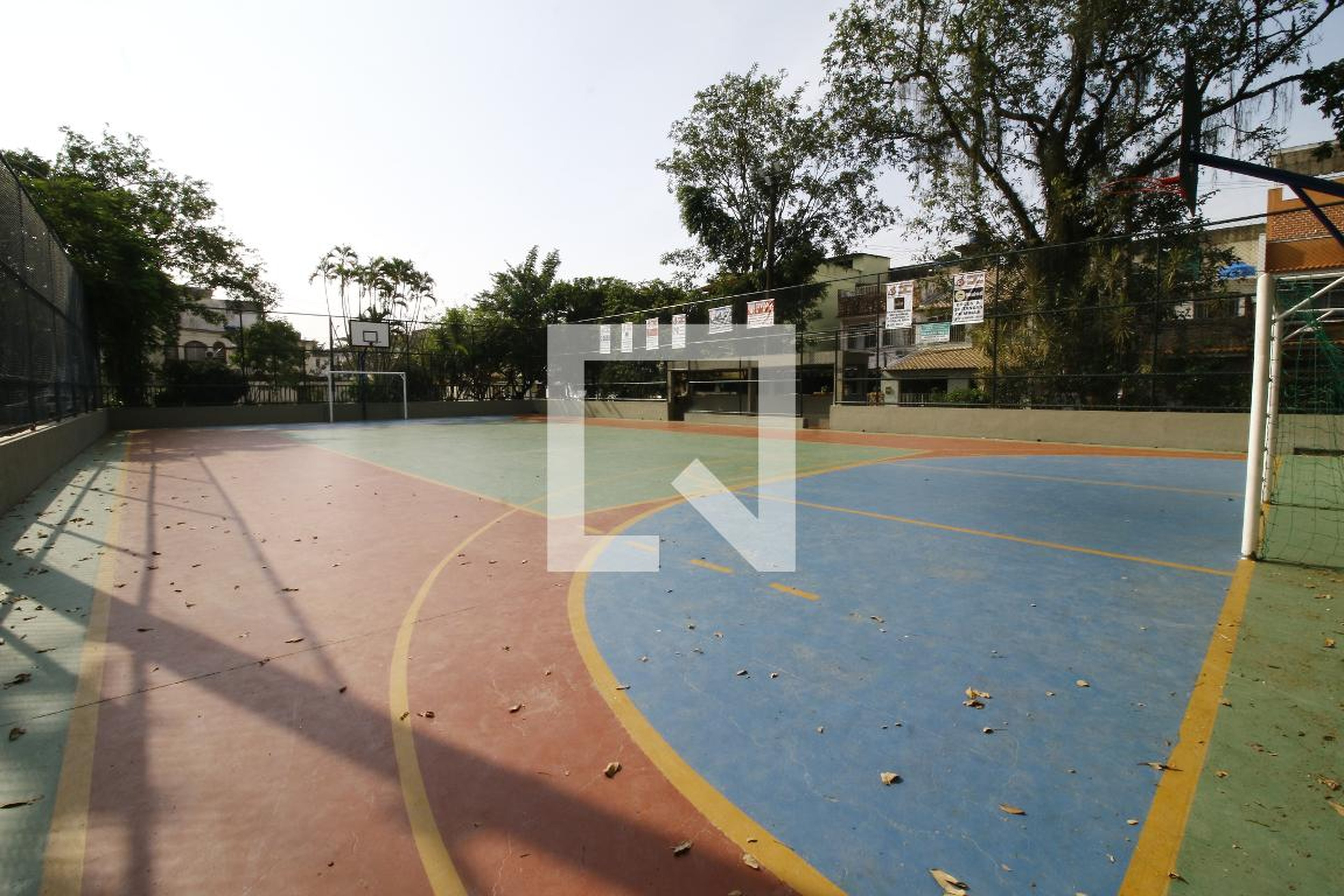 Quadra Condomínio em Rua Mairinque, 60