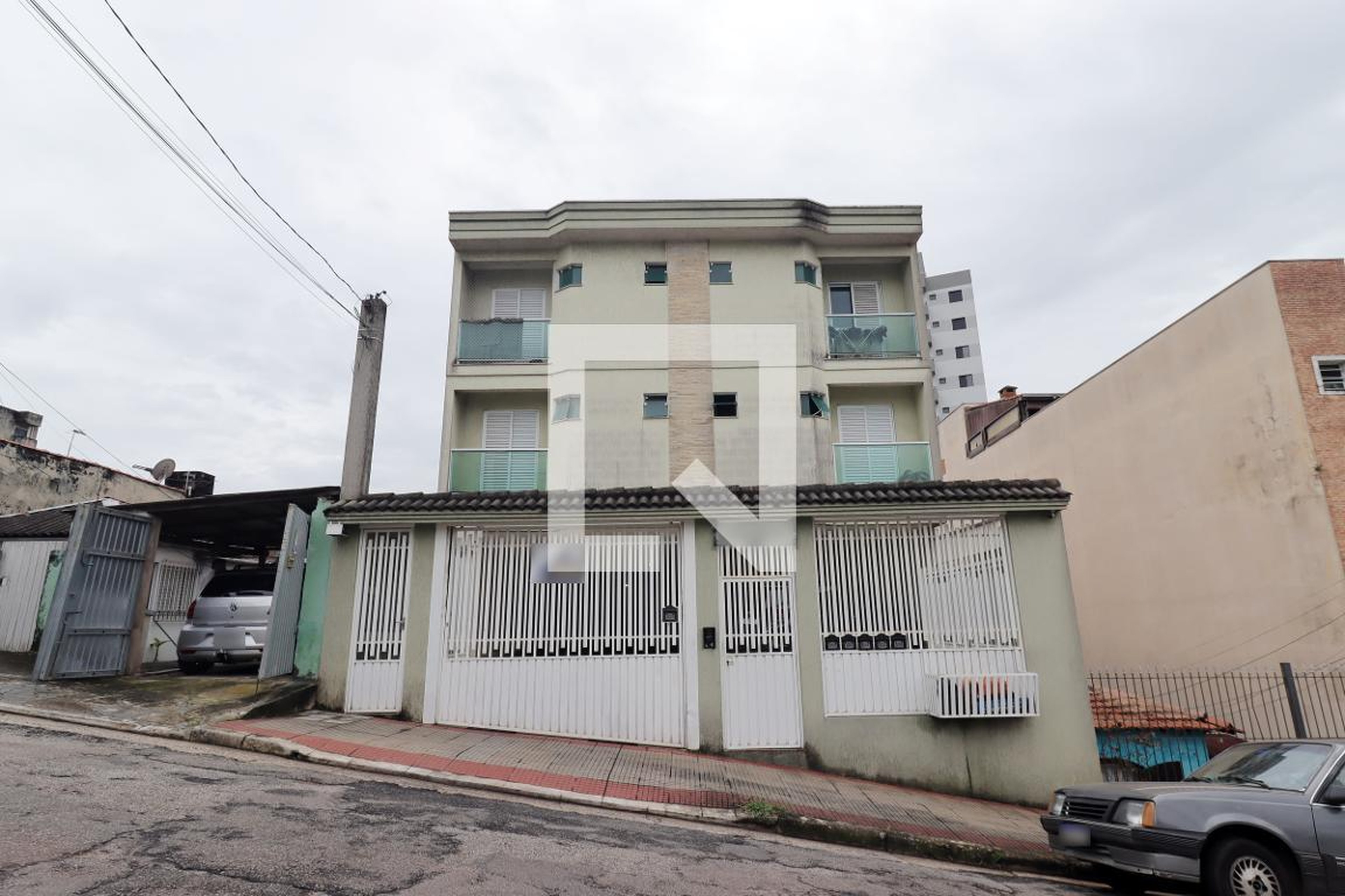 Fachada Condomínio em Rua Comodoro, 105