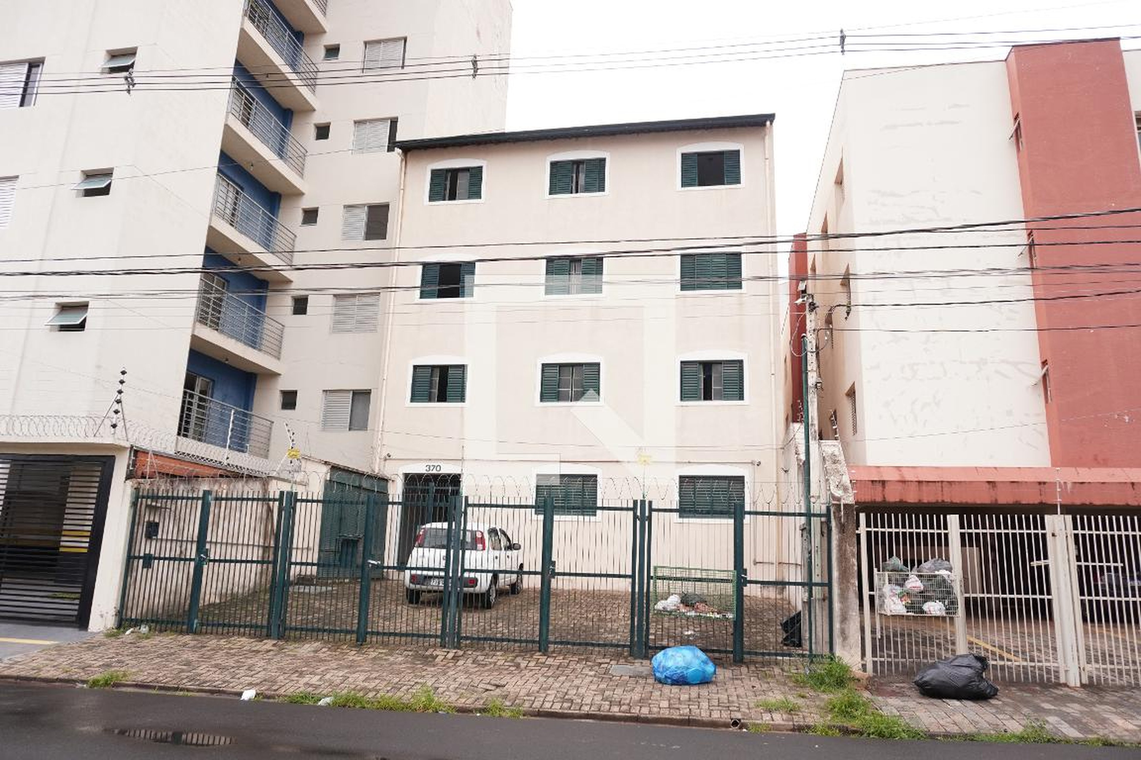 Fachada Condomínio em Rua Salomão Dibbo, 370