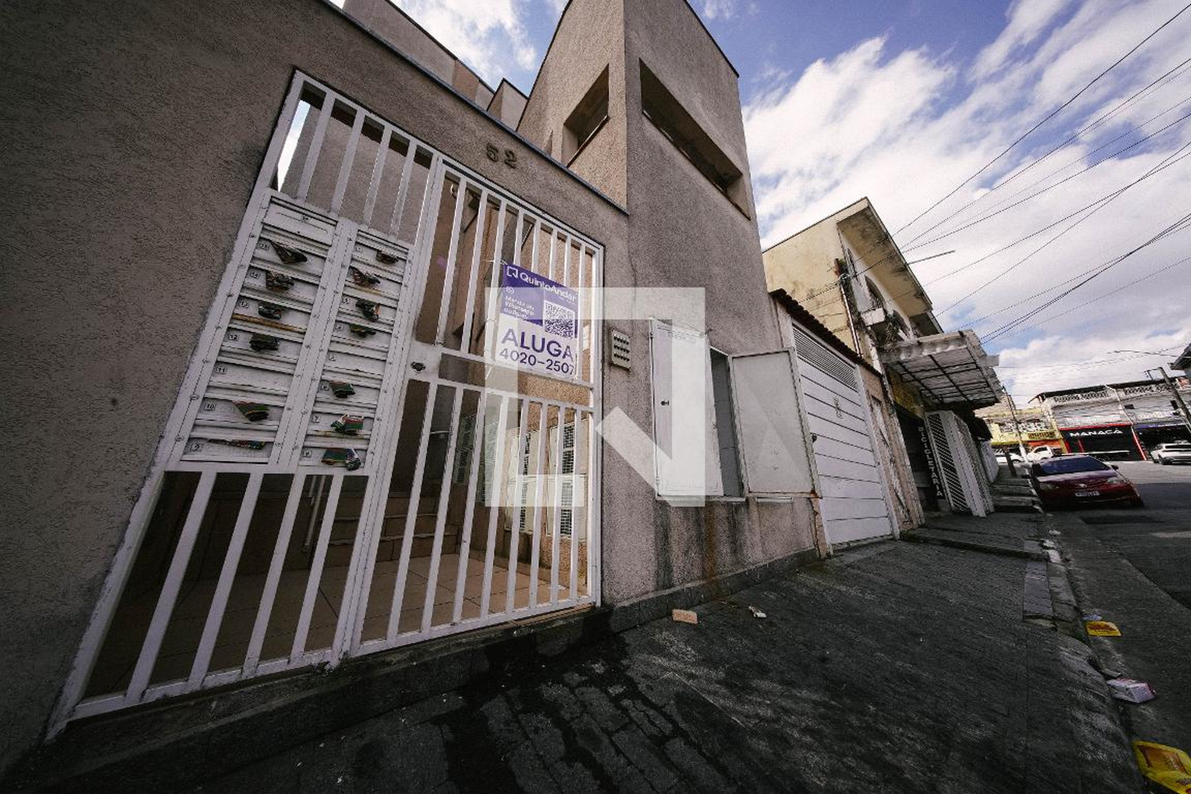 Fachada Condomínio em Rua Alberto Flores, 52
