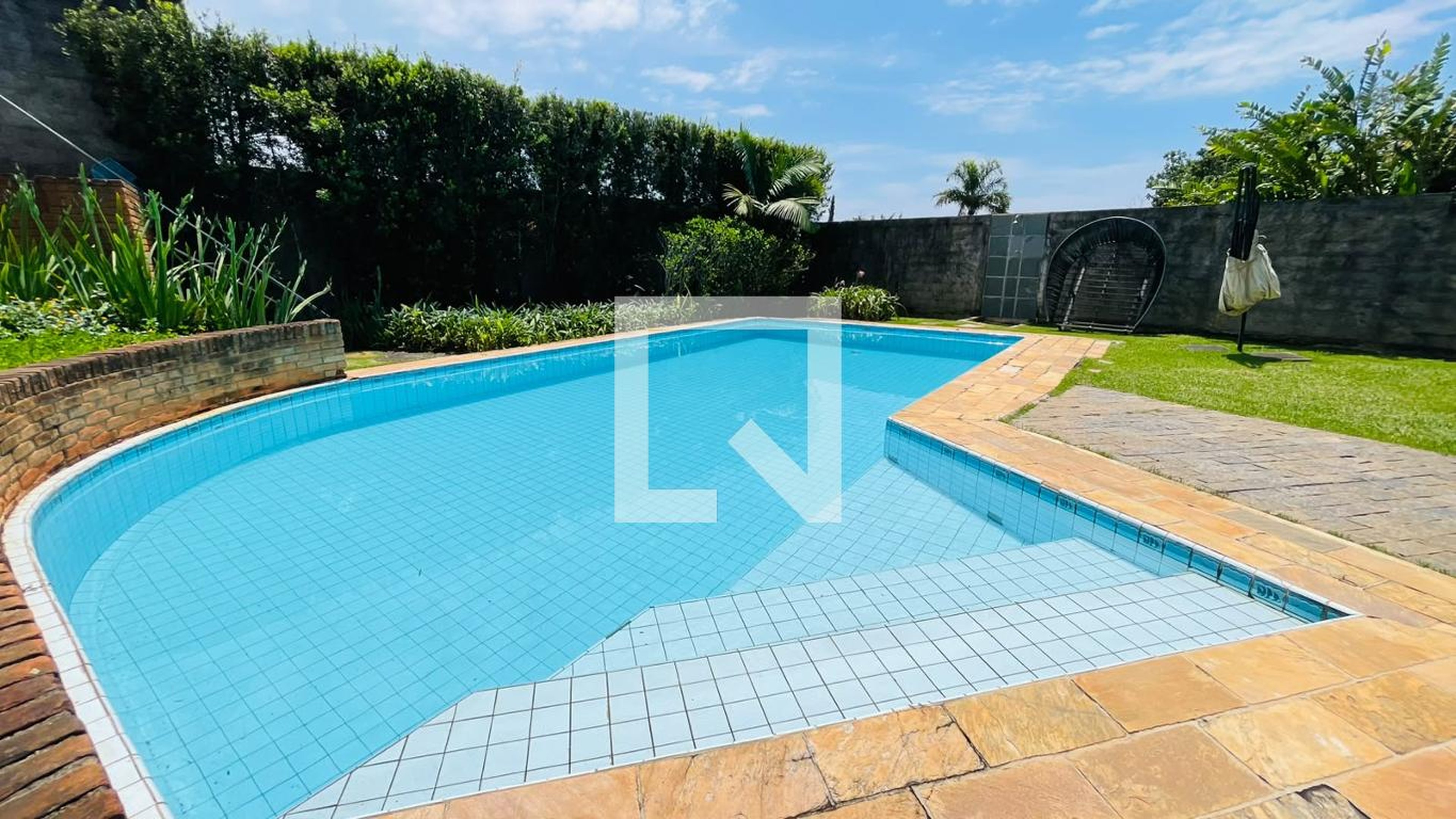 Piscina Condomínio em Rua Boracéia, 343