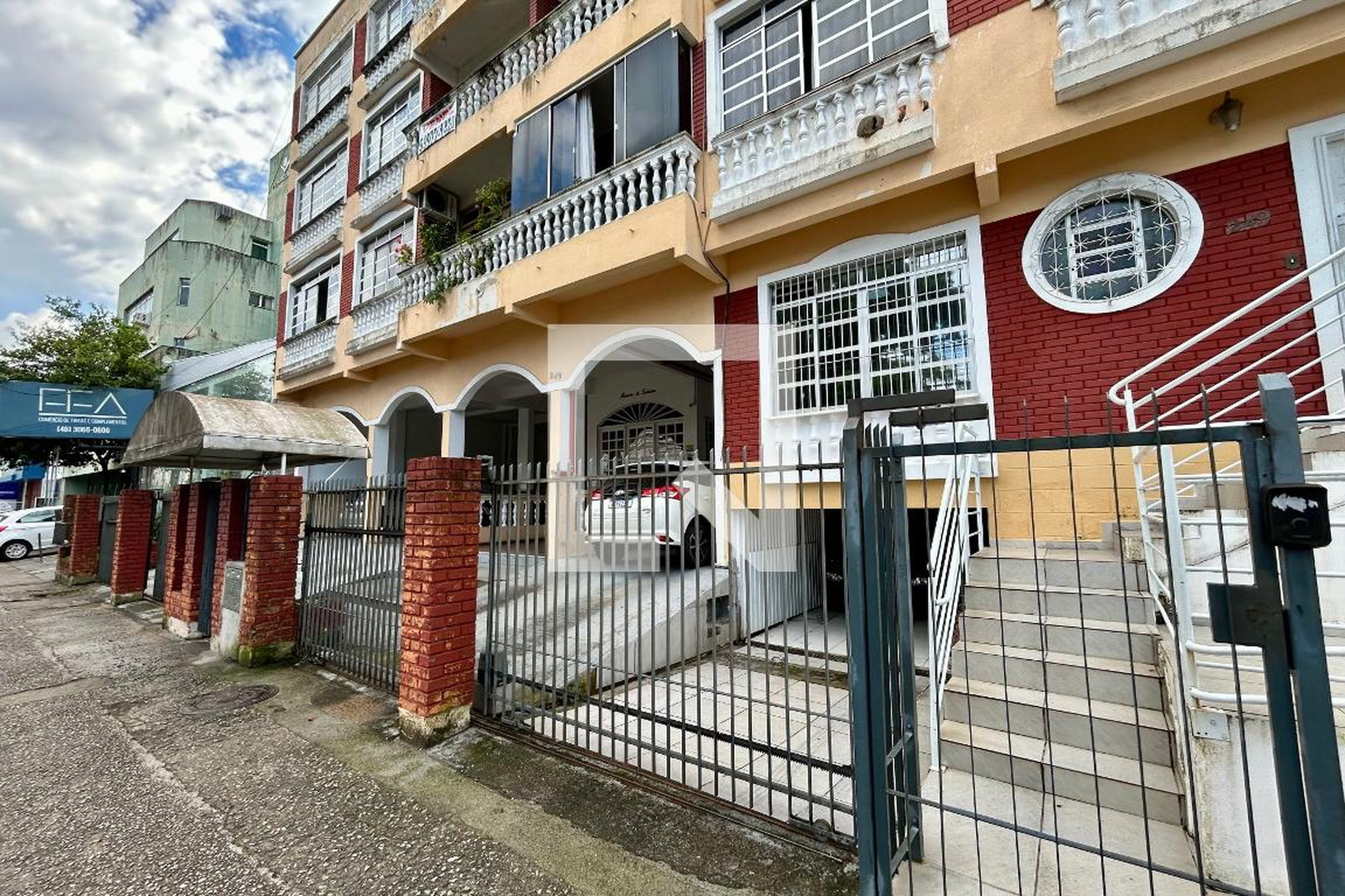 Fachada Condomínio em Rua Silva Jardim, 249