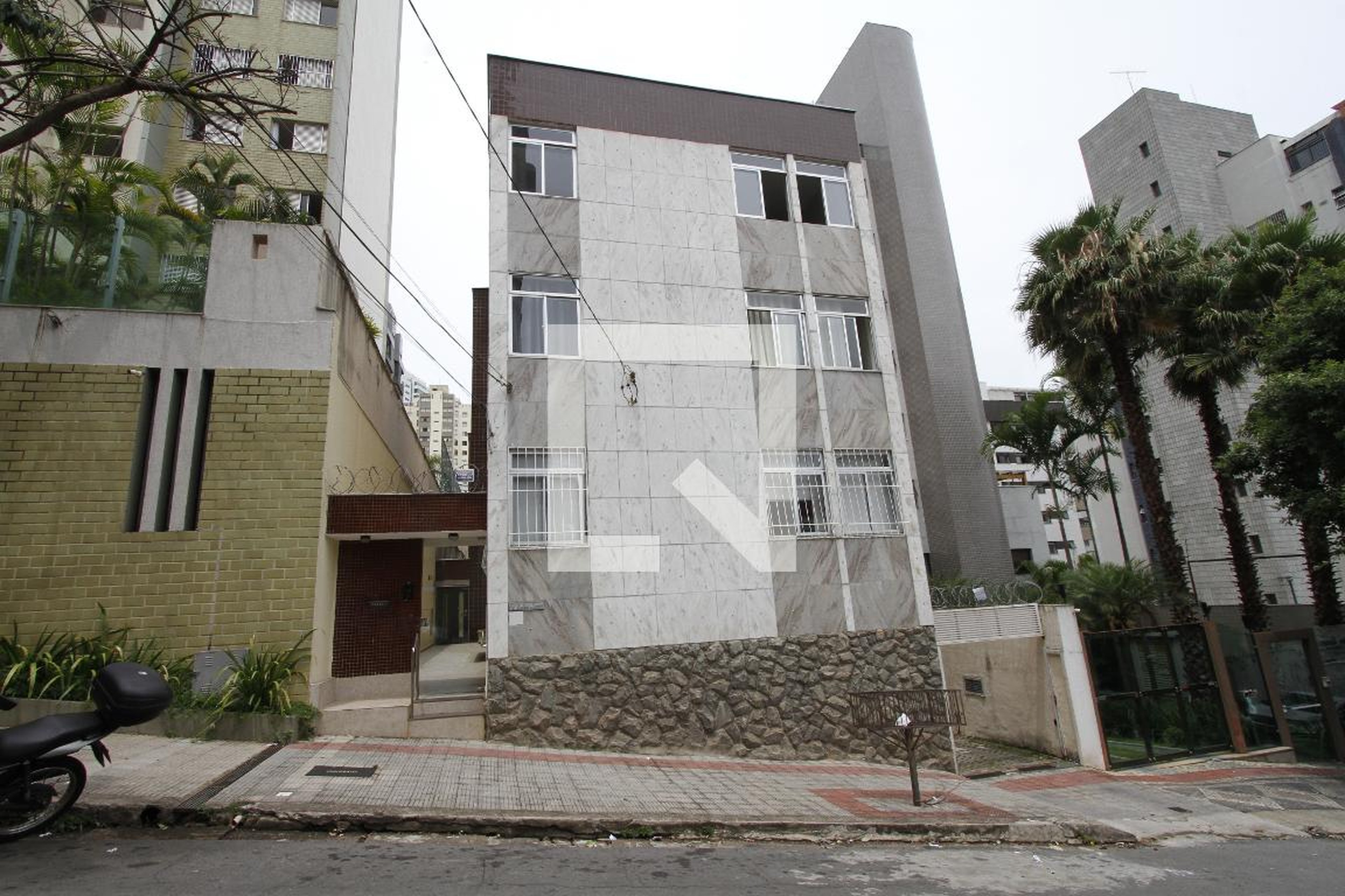 Fachada Condomínio em Rua Marechal Bitencourt, 211