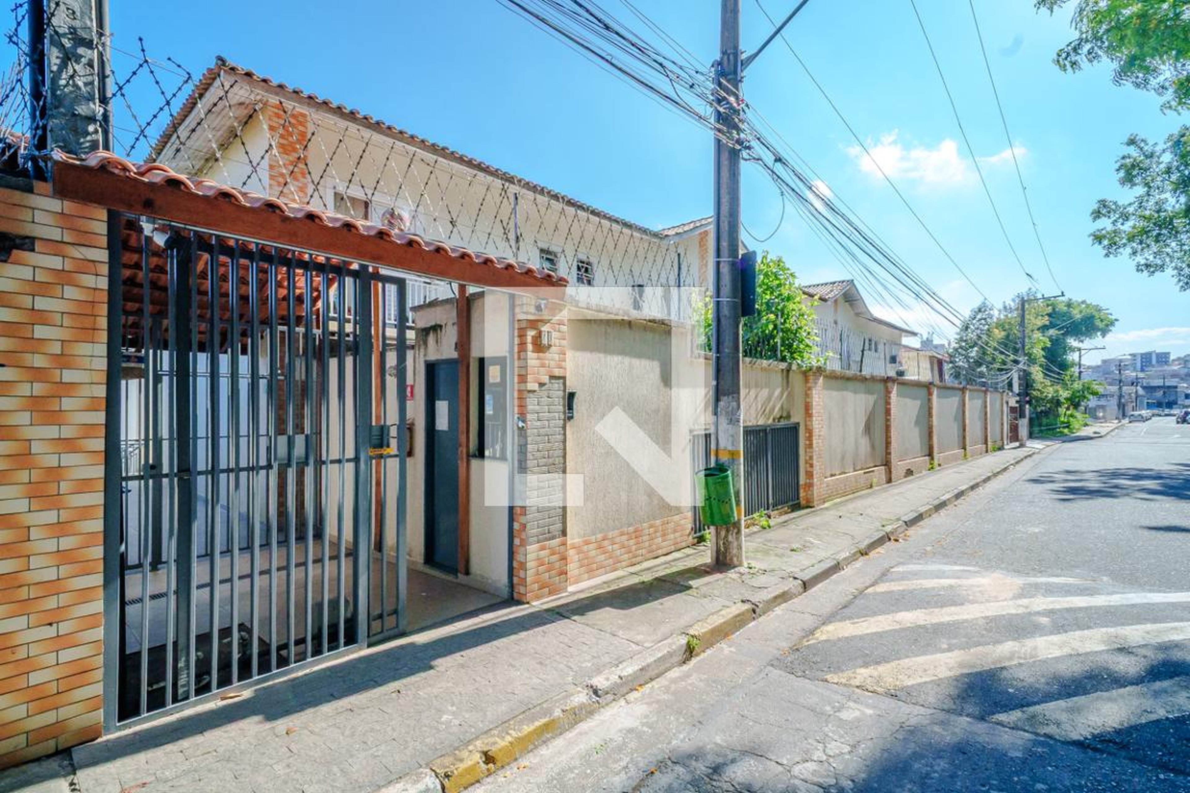 Fachada Condomínio em Rua Sebastião Annunciatto, 73