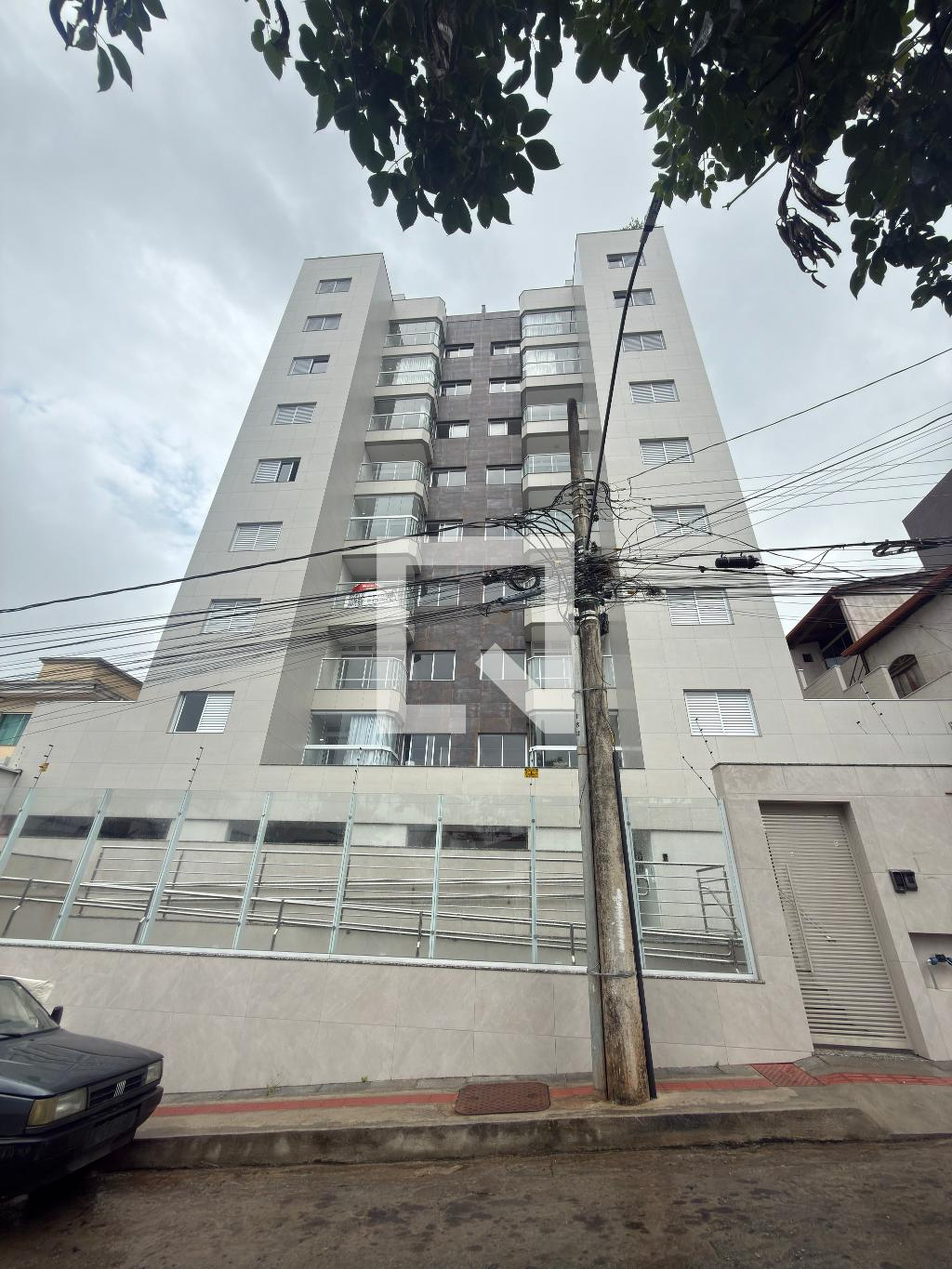 Fachada Condomínio em Rua Edmir Leão, 138