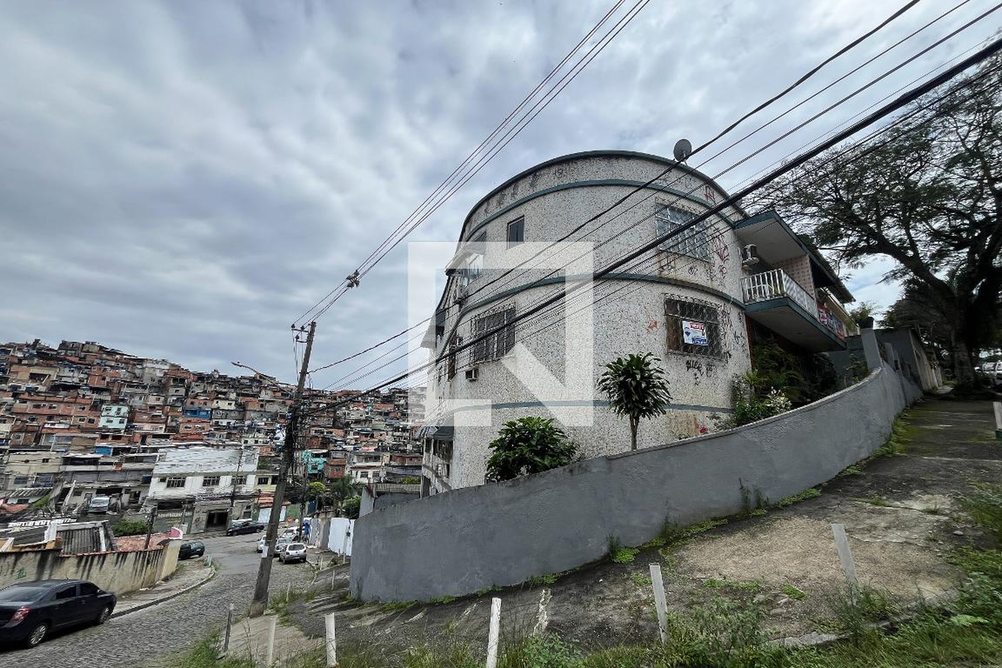 Fachada Condomínio em Rua Pracinha Cesário Aguiar, 27