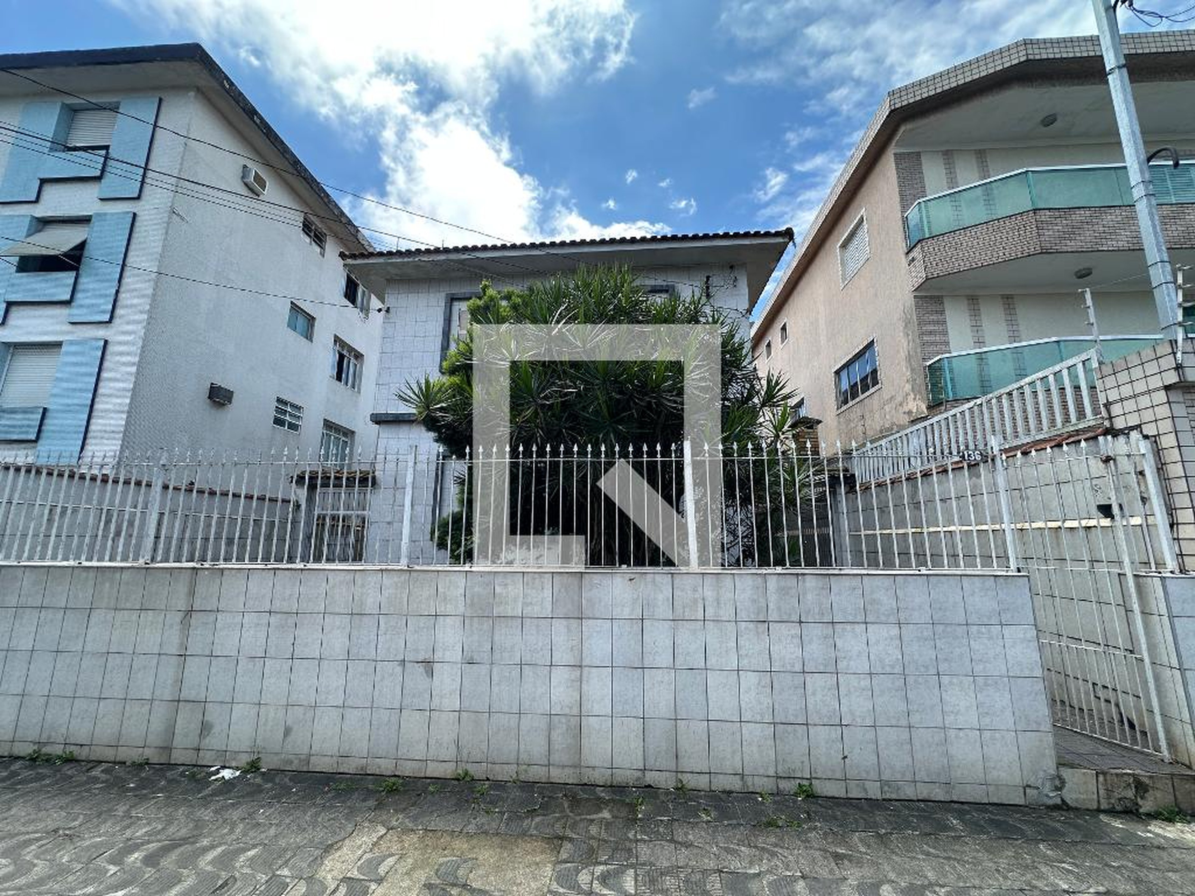 Fachada do Prédio Condomínio em Rua Lima Machado, 136