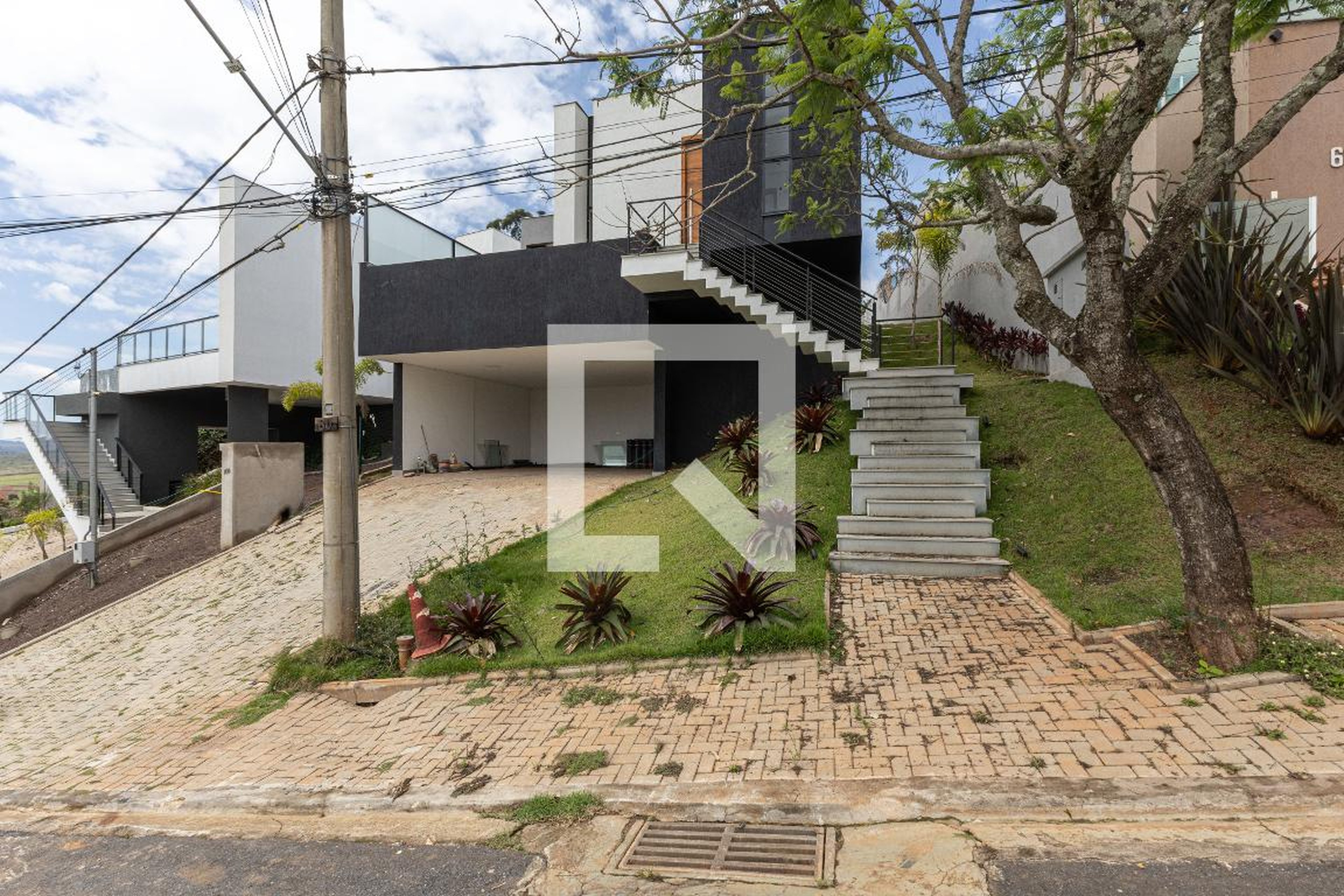 Fachada Condomínio em Rua das Acácias, 100