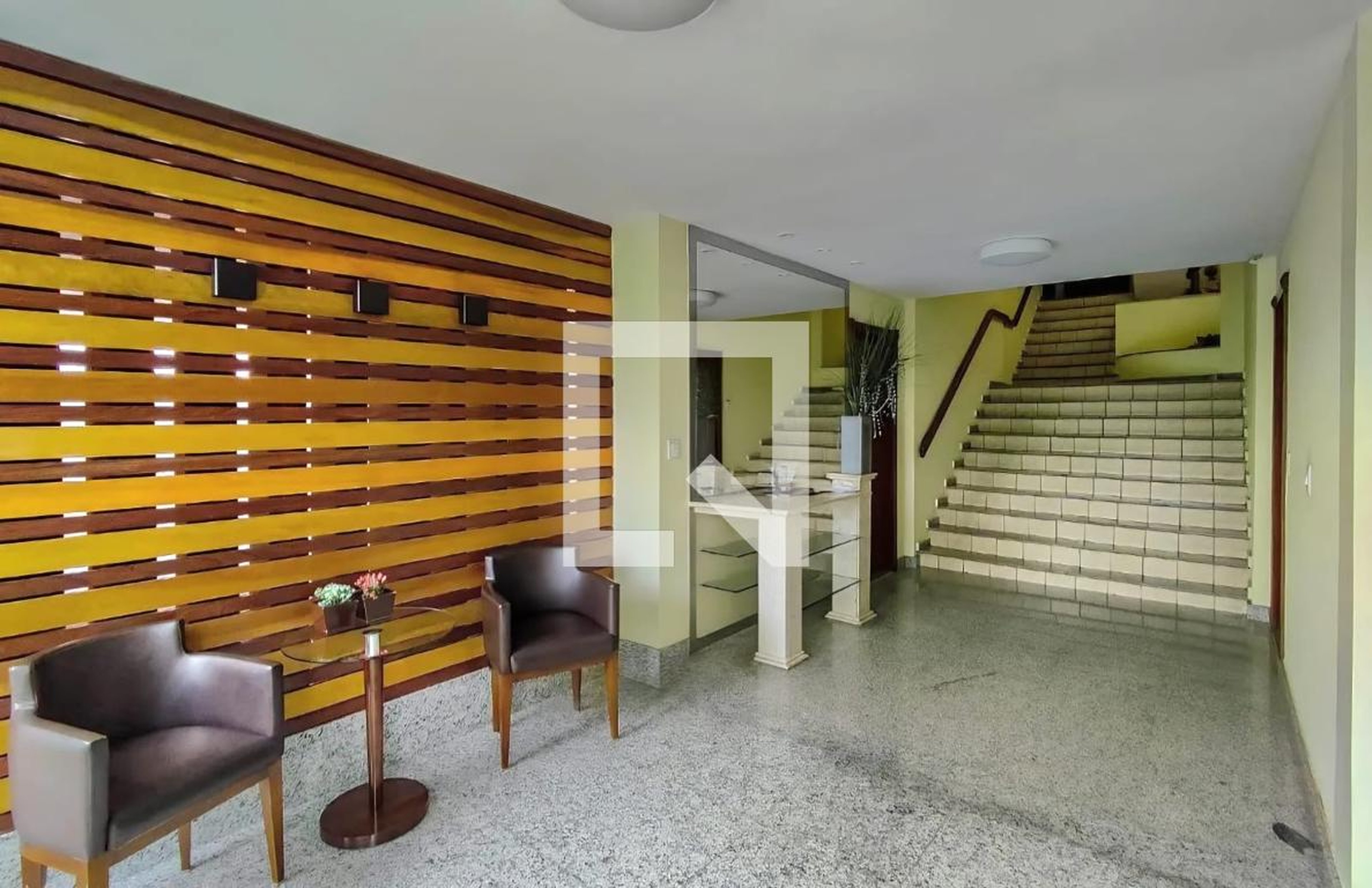 Hall de entrada Condomínio em Rua Dom Viçoso, 80