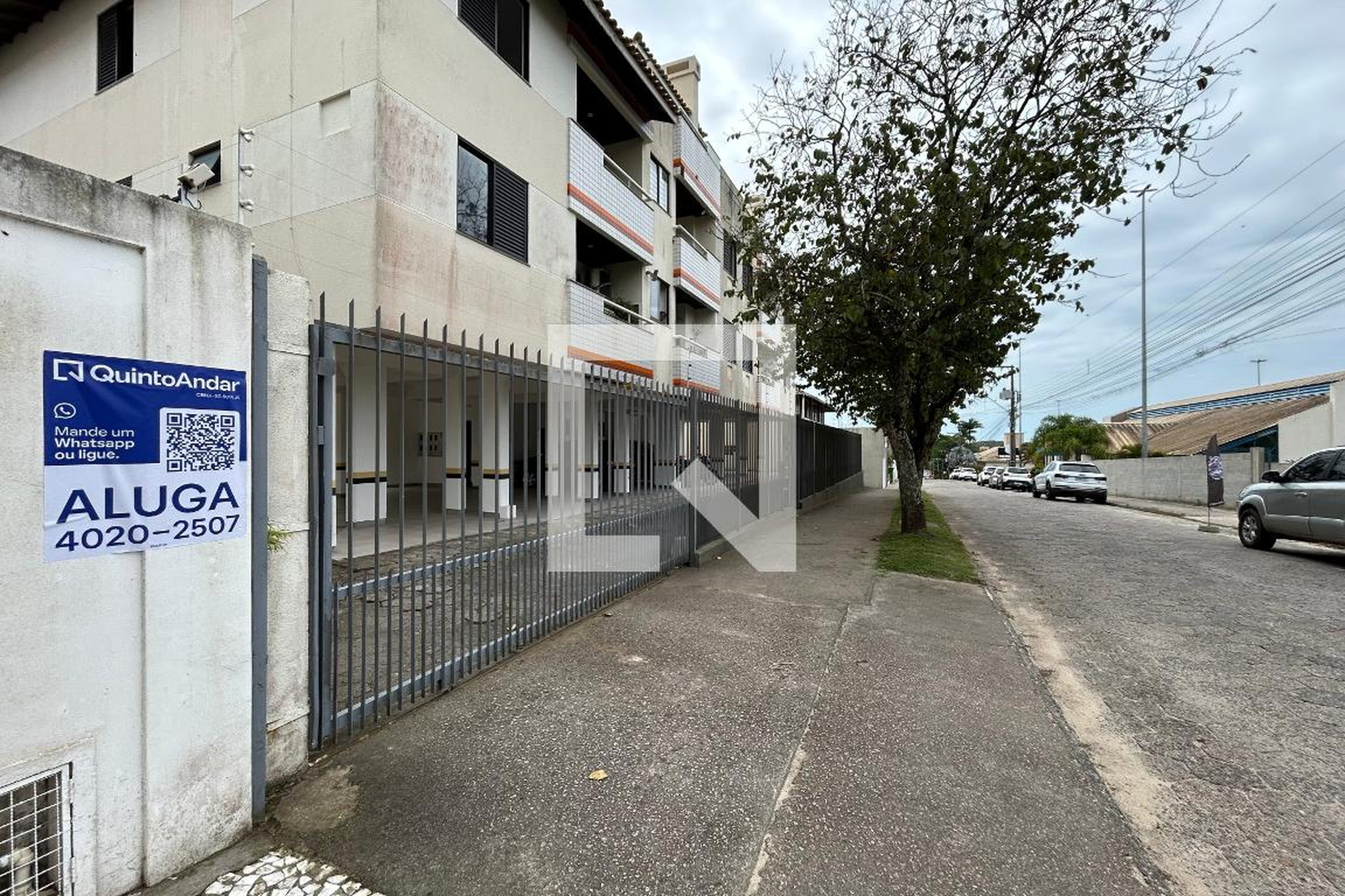 Fachada Condomínio em Rua Crisógono Viêira da Cruz, 165