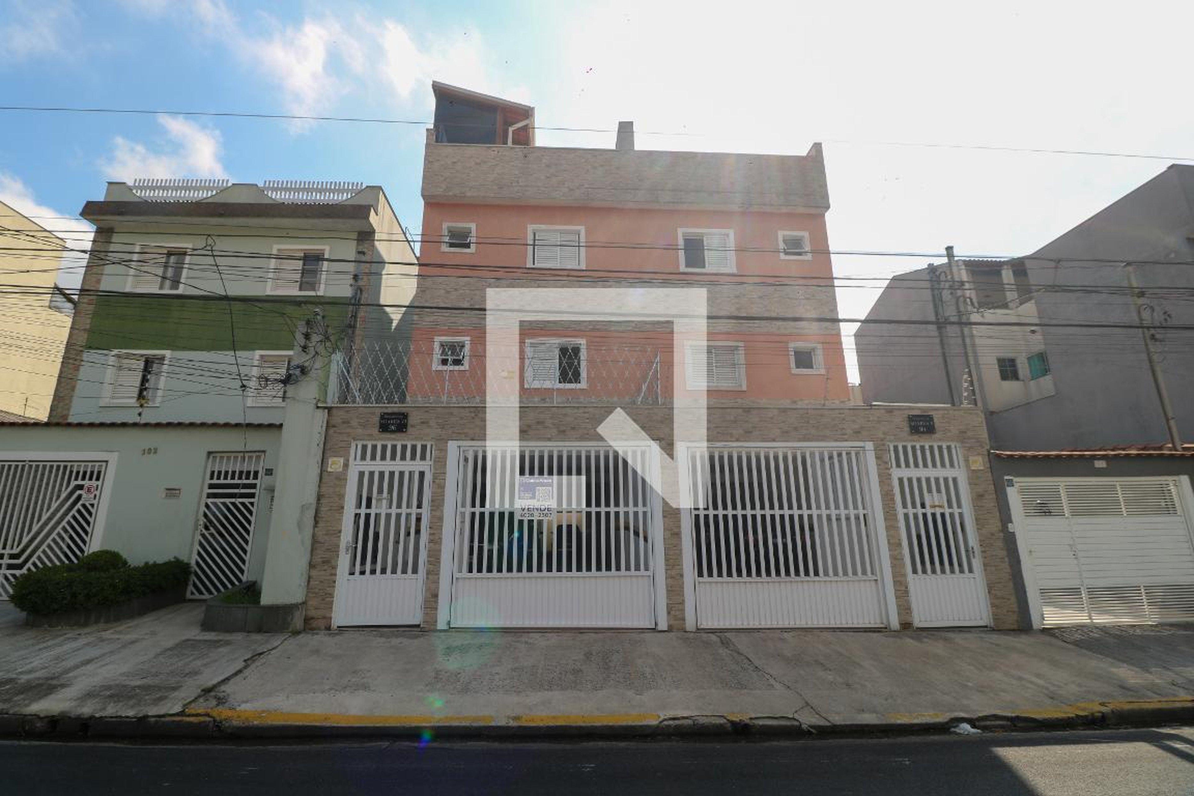 Fachada Condomínio em Rua Almada, 96