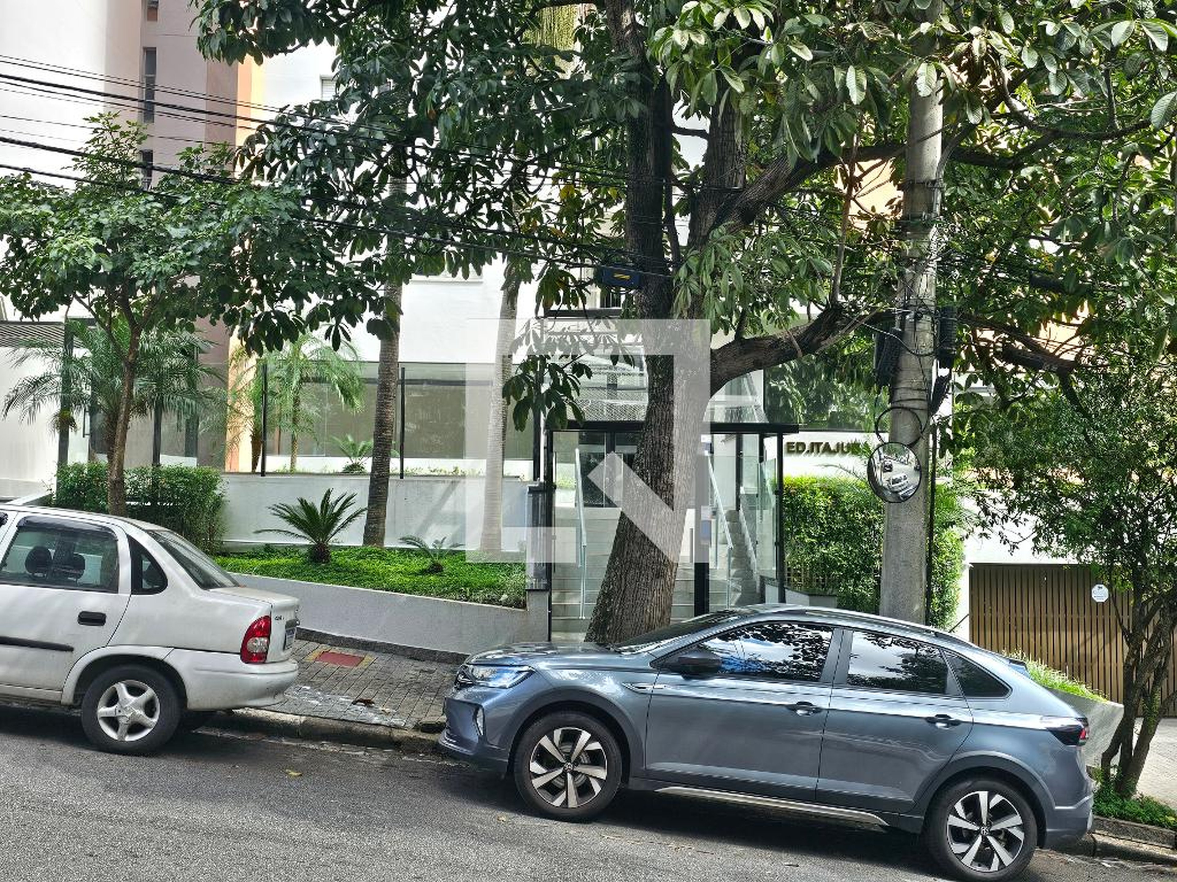 Fachada Condomínio em Rua Iperoig, 556