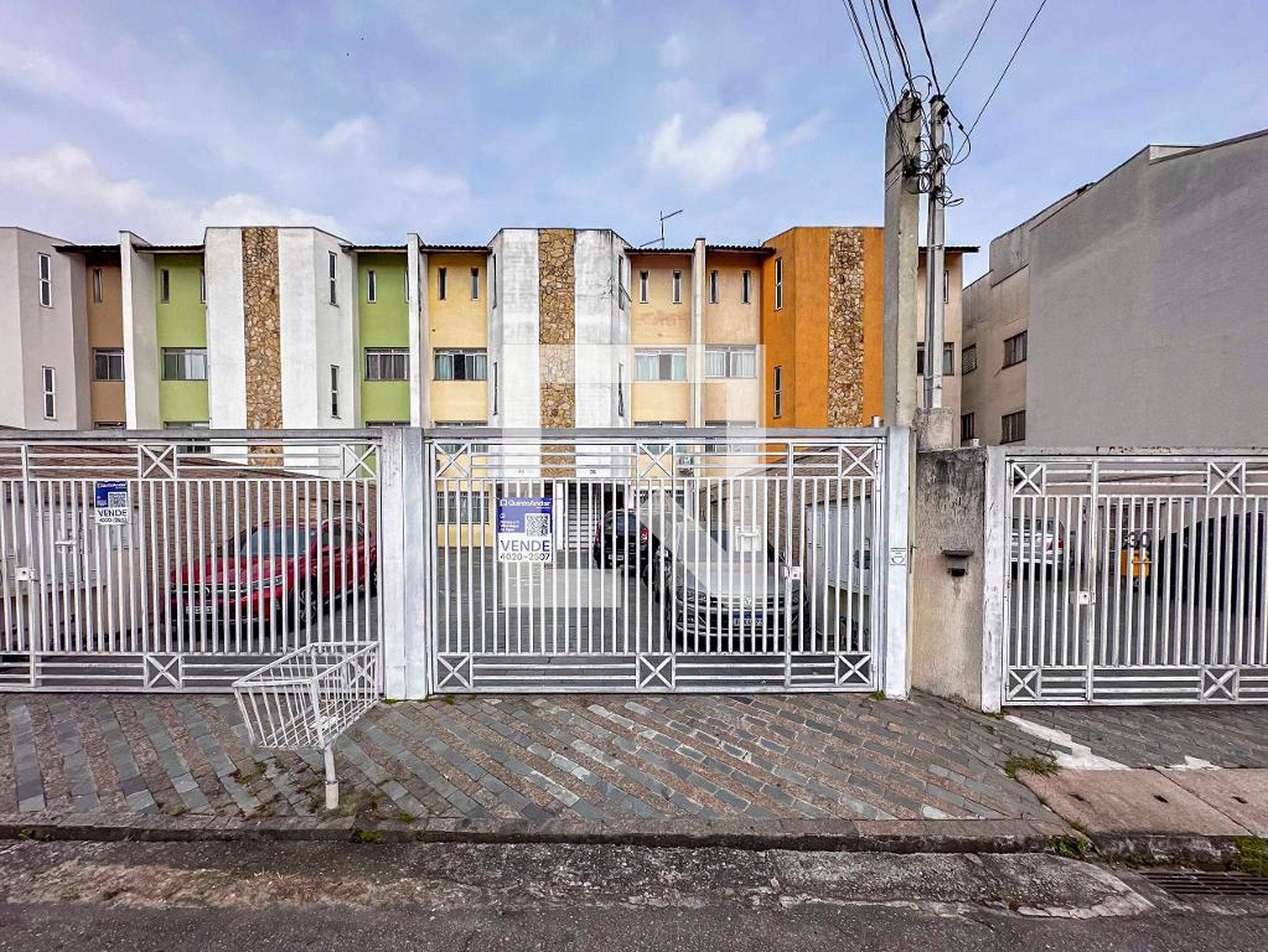 Fachada Condomínio em Rua Miquelina, 36