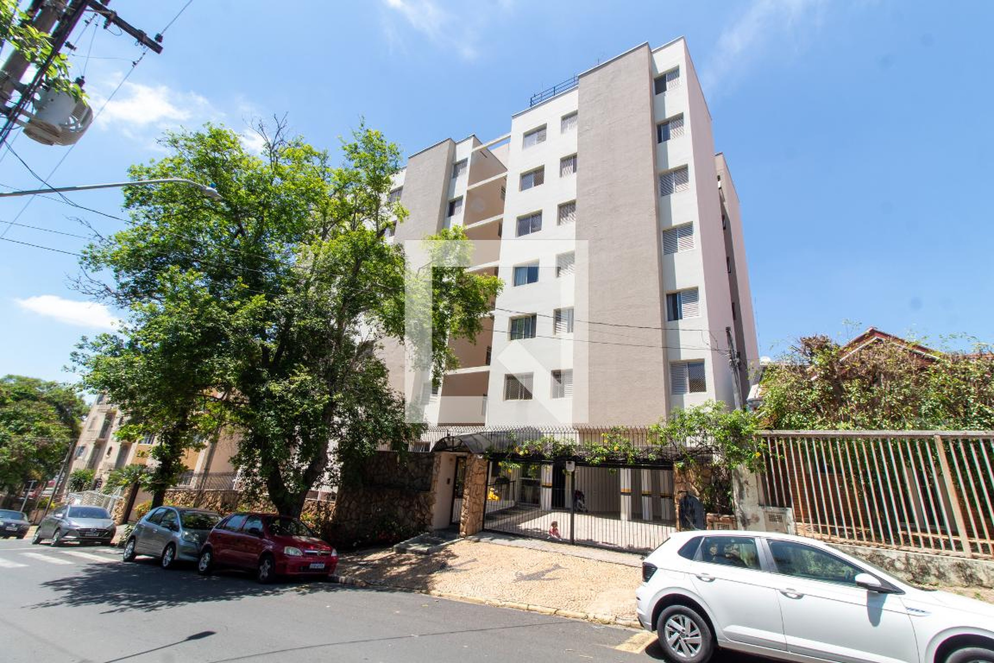 FACHADA Condomínio em Rua Lino Guedes, 354