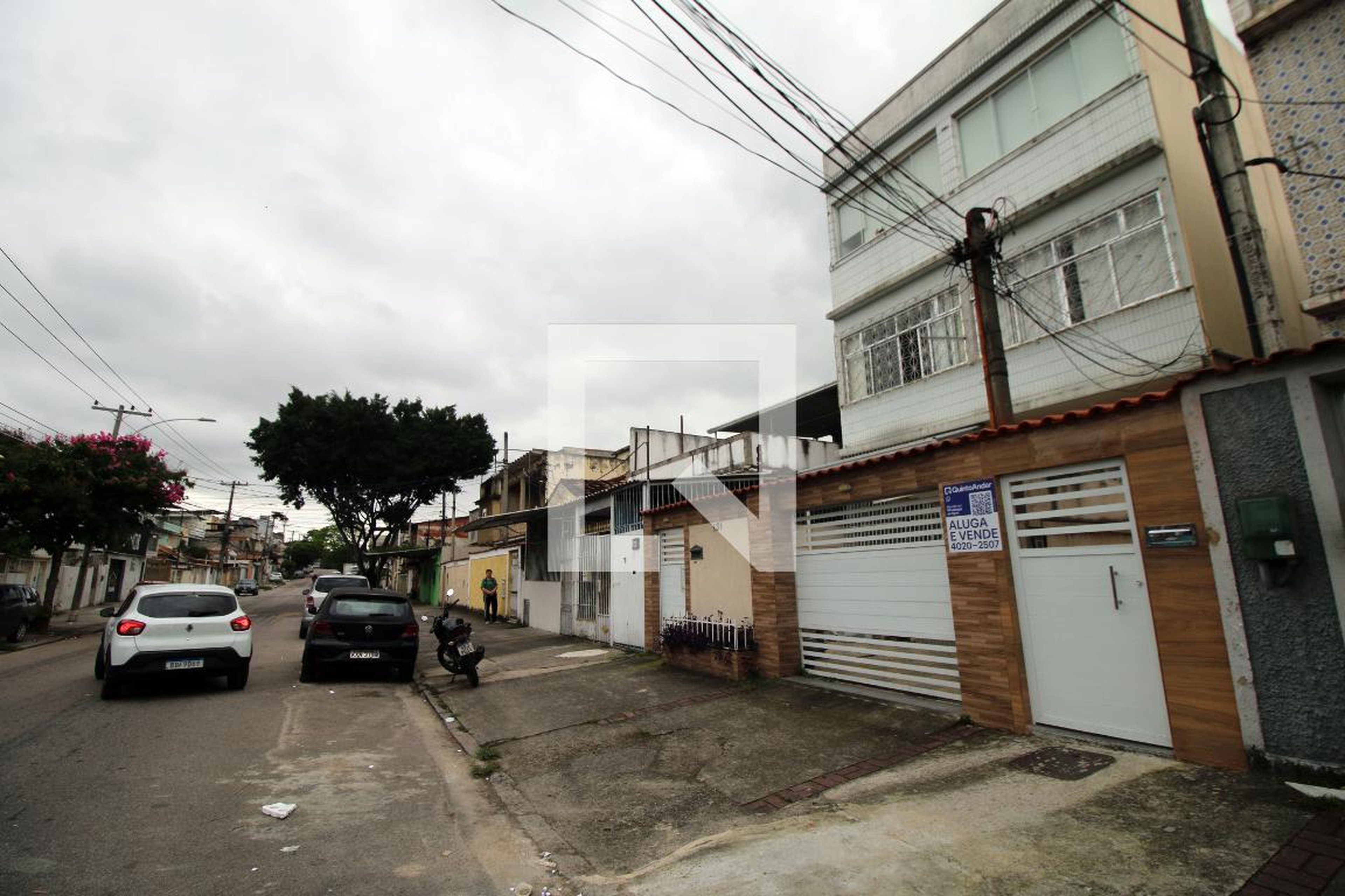 Fachada Condomínio em Rua Oliveira Álvares, 131