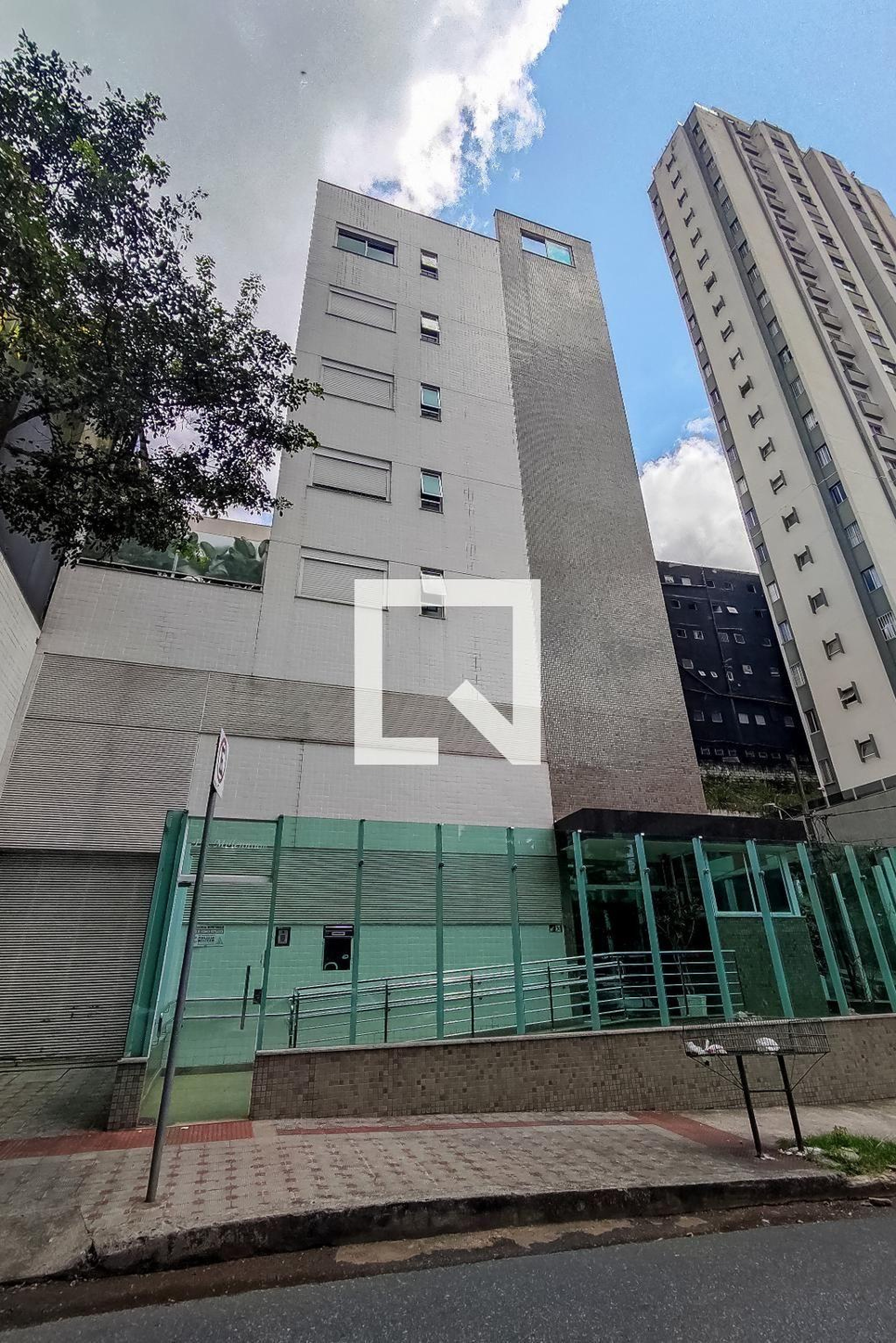 Fachada Condomínio em Rua Estados Unidos, 8