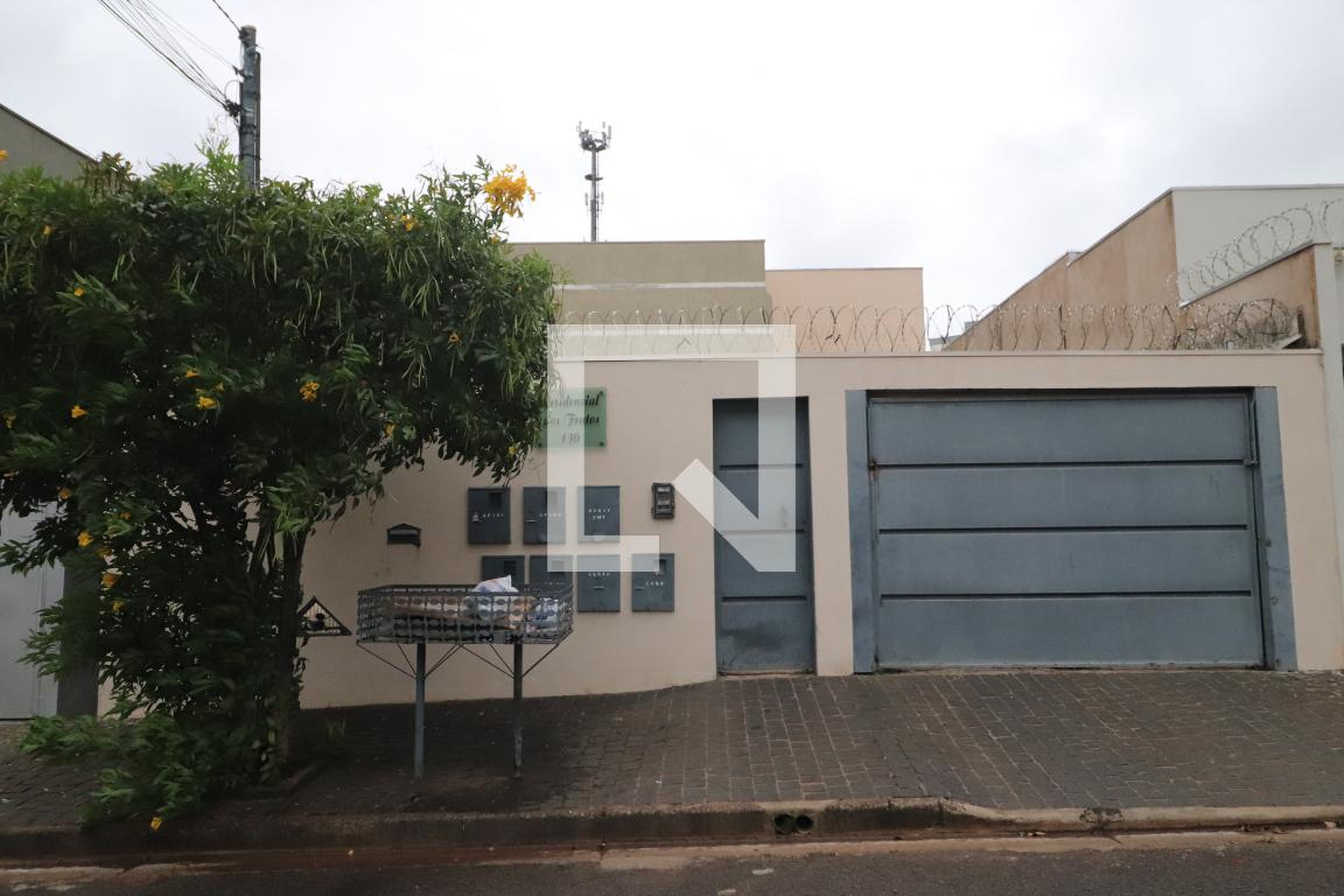 Fachada Condomínio em Rua dos Frutos, 130