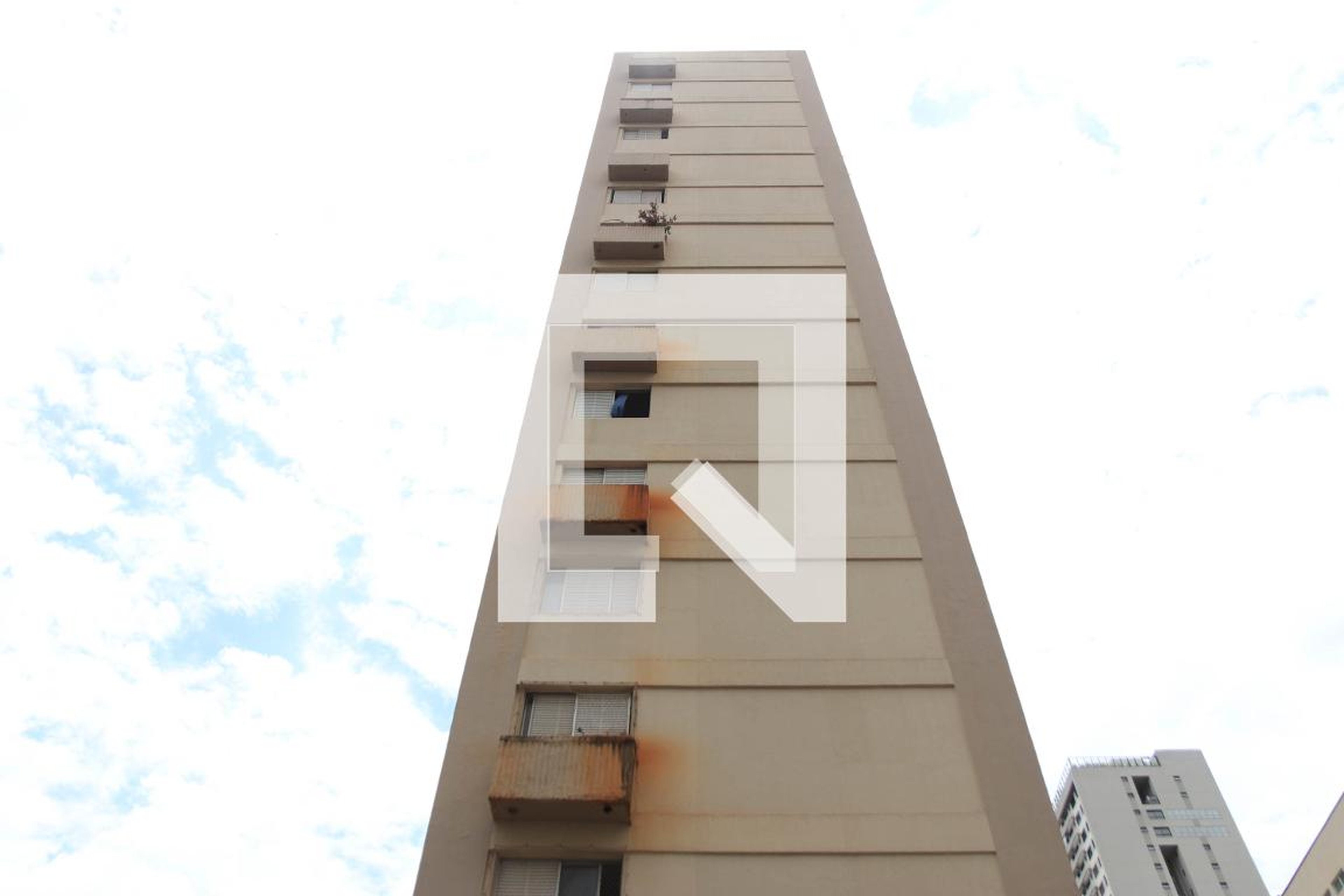 Fachada Condomínio em Rua 17, 46