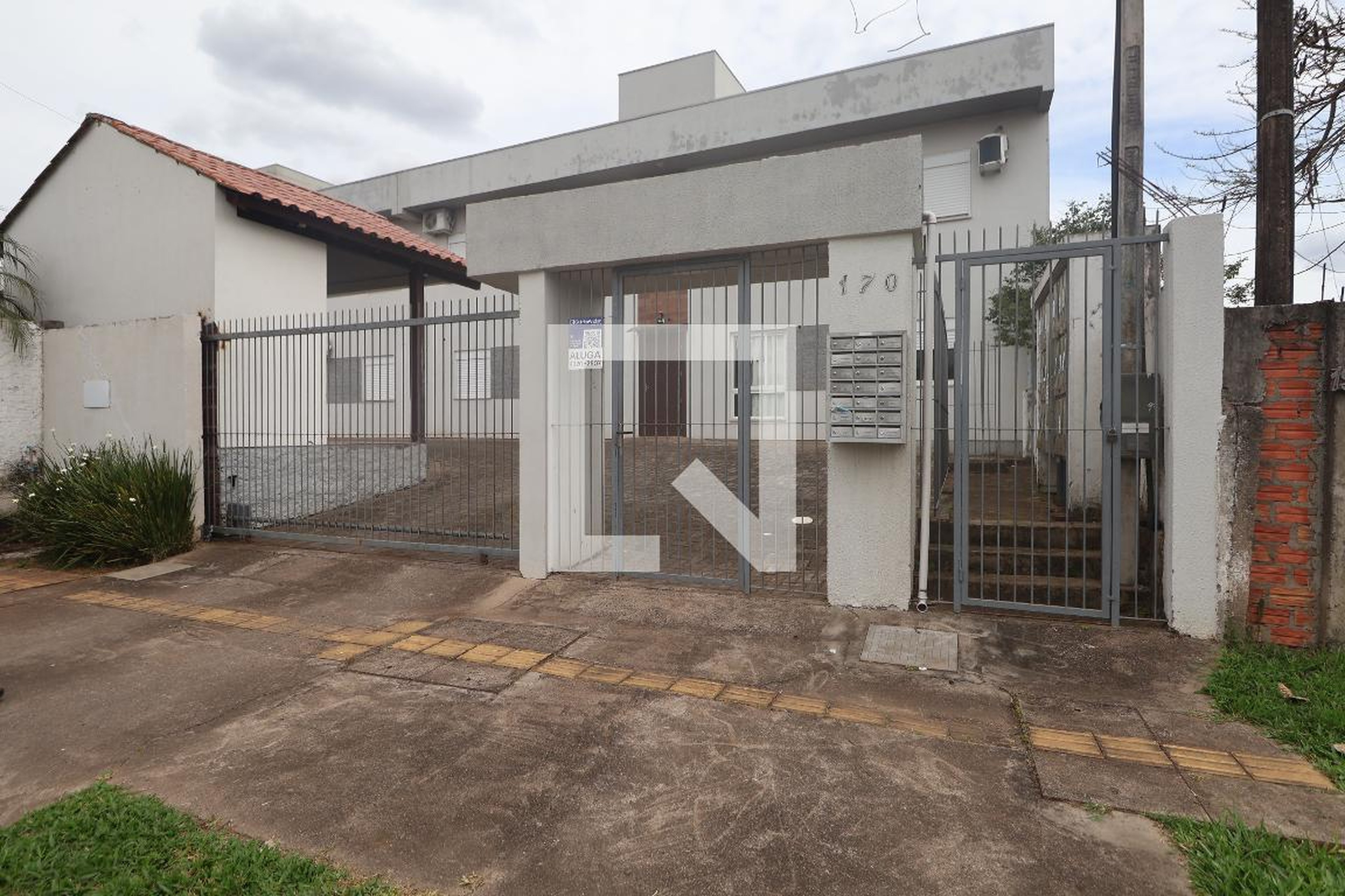 Fachada Condomínio em Rua Percy Abílio dos Santos, 170