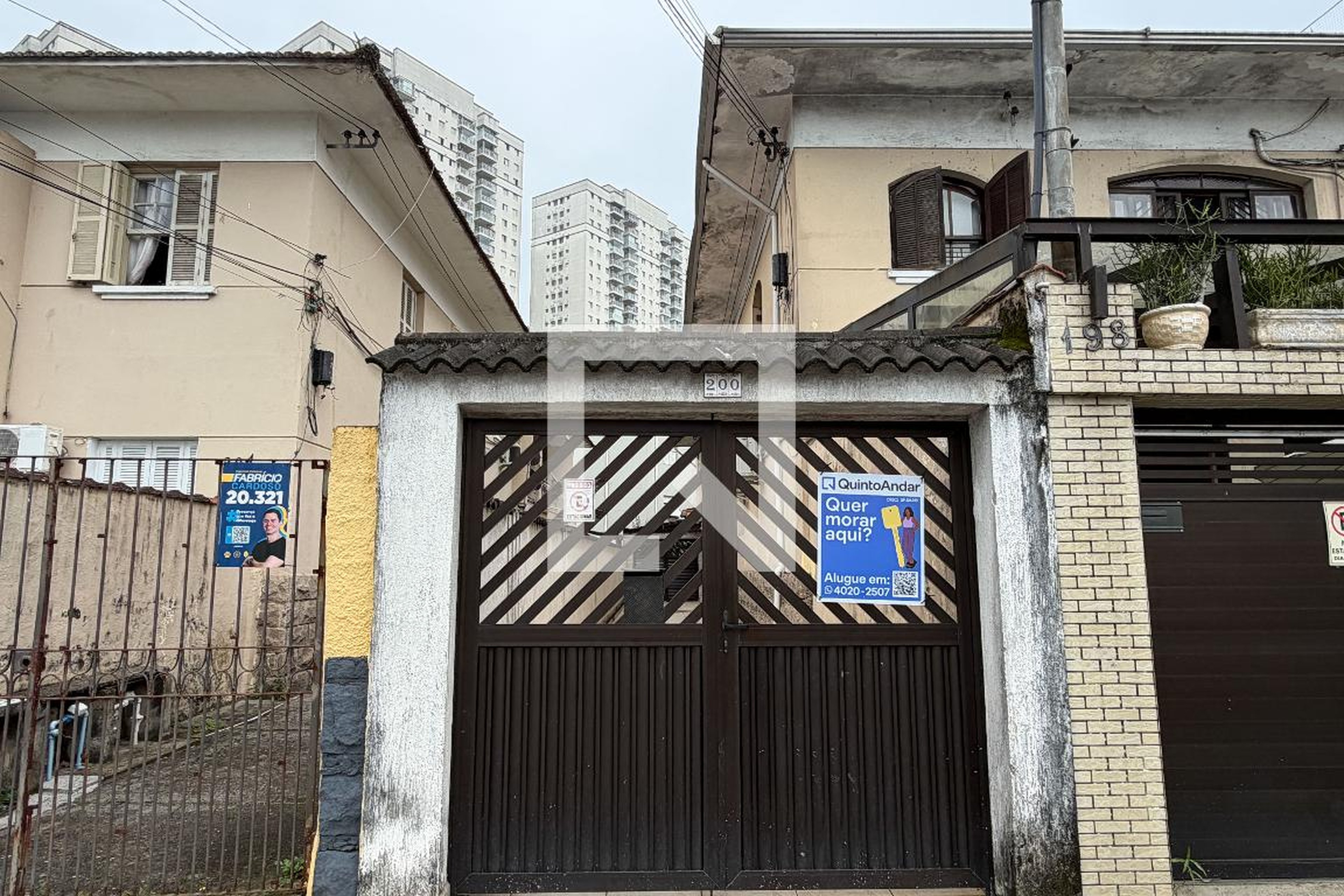Fachada Condomínio em Rua Benedito Ernesto Guimarães, 200
