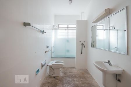 Banheiro para cadeirante Sala de Estar ou recepção.  de casa à venda com 6 quartos, 269m² em Centro, Novo Hamburgo