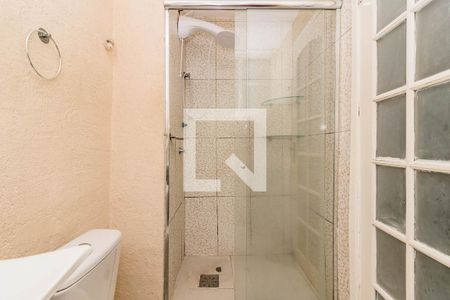 Banheiro de apartamento à venda com 1 quarto, 48m² em Santo Antônio, Porto Alegre