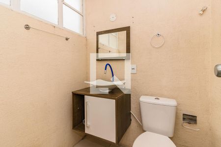Banheiro de apartamento à venda com 1 quarto, 48m² em Santo Antônio, Porto Alegre