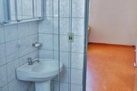 Banheiro de apartamento à venda com 2 quartos, 56m² em Parque Residencial Vila União, Campinas