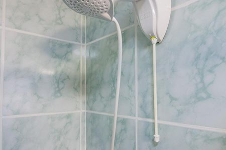 Chuveiro de apartamento à venda com 2 quartos, 115m² em Santo Antônio, Porto Alegre