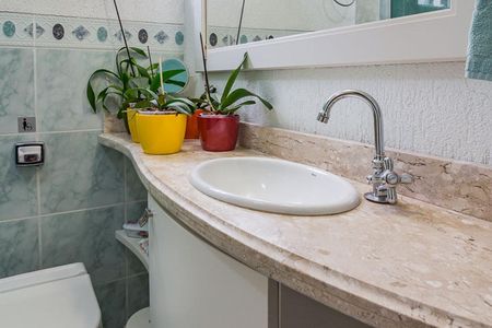 Banheiro de apartamento à venda com 2 quartos, 115m² em Santo Antônio, Porto Alegre