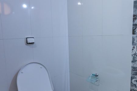 Banheiro de apartamento para alugar com 1 quarto, 55m² em Jardim Macedo, Ribeirão Preto