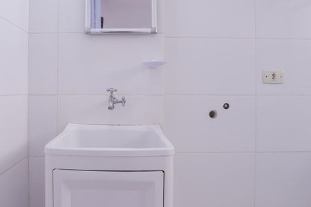 Banheiro de kitnet/studio à venda com 1 quarto, 20m² em Água Branca, São Paulo