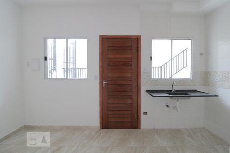 Sala e Cozinha  de casa de condomínio à venda com 1 quarto, 42m² em Chácara Seis de Outubro, São Paulo