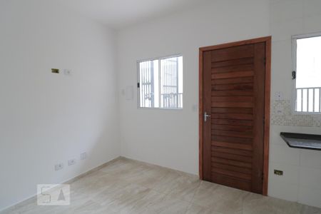 Sala e Cozinha  de casa de condomínio à venda com 1 quarto, 42m² em Chácara Seis de Outubro, São Paulo