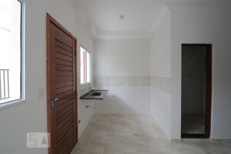 Sala e Cozinha  de casa de condomínio à venda com 1 quarto, 42m² em Chácara Seis de Outubro, São Paulo